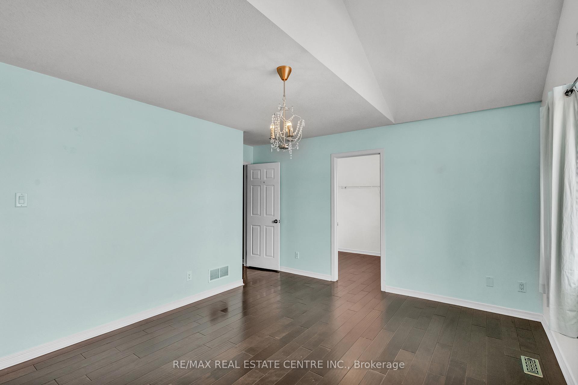 Photo 27 of 319 Robert Ferrie Drive, Kitchener — HOMEH