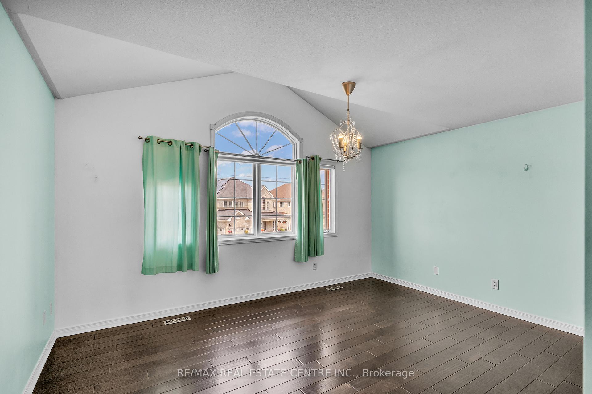 Photo 28 of 319 Robert Ferrie Drive, Kitchener — HOMEH