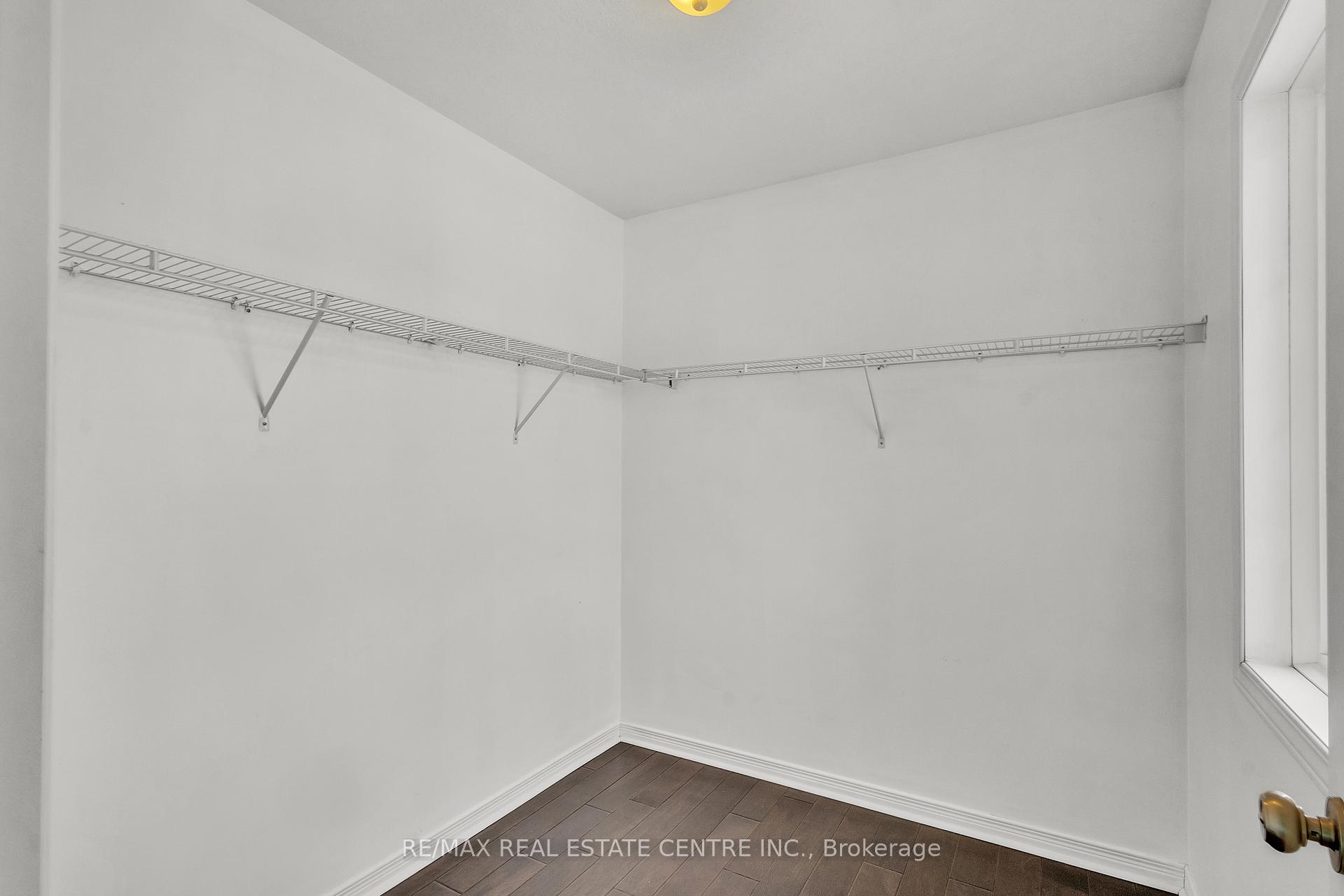 Photo 29 of 319 Robert Ferrie Drive, Kitchener — HOMEH