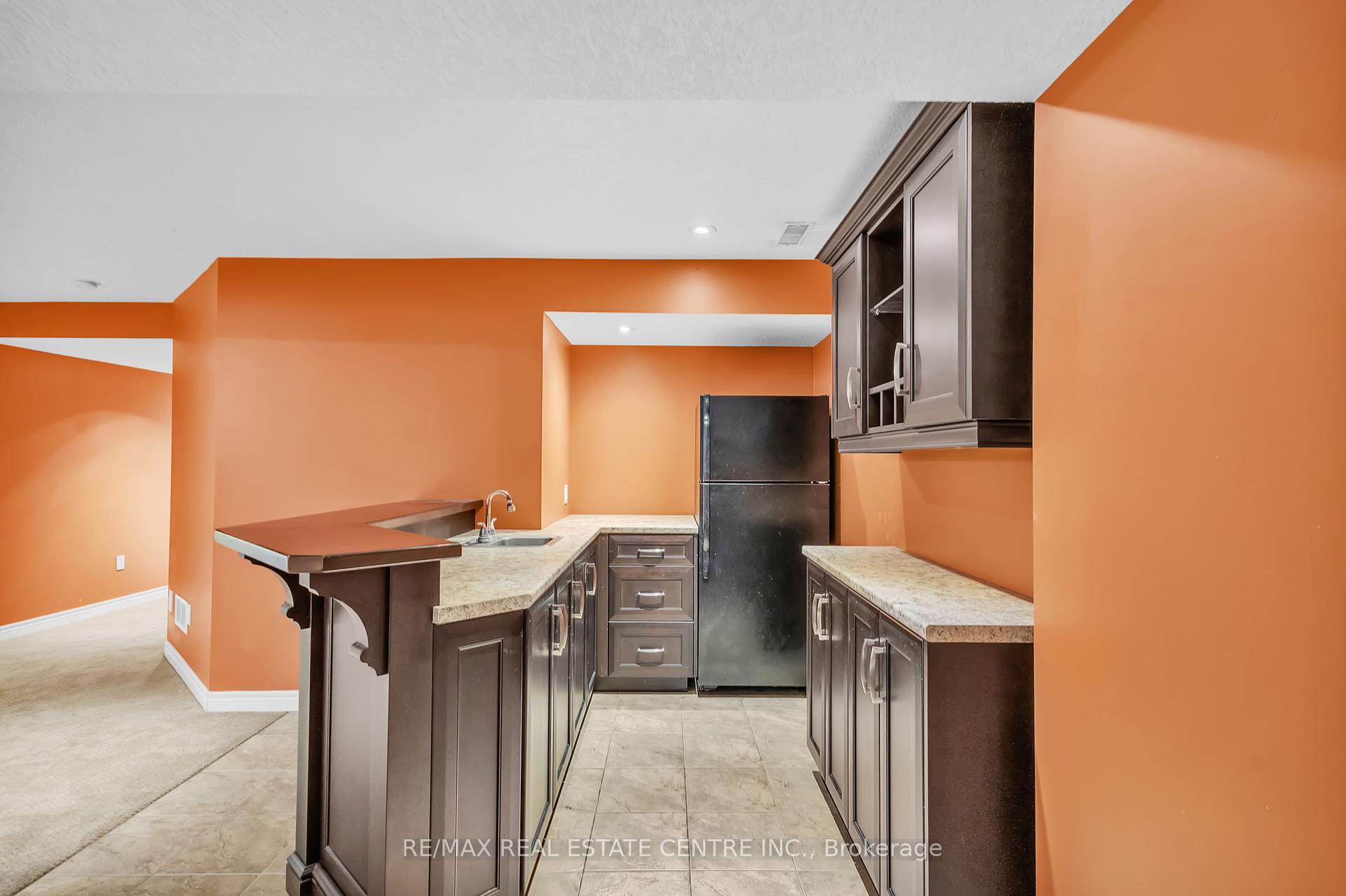 Photo 36 of 319 Robert Ferrie Drive, Kitchener — HOMEH