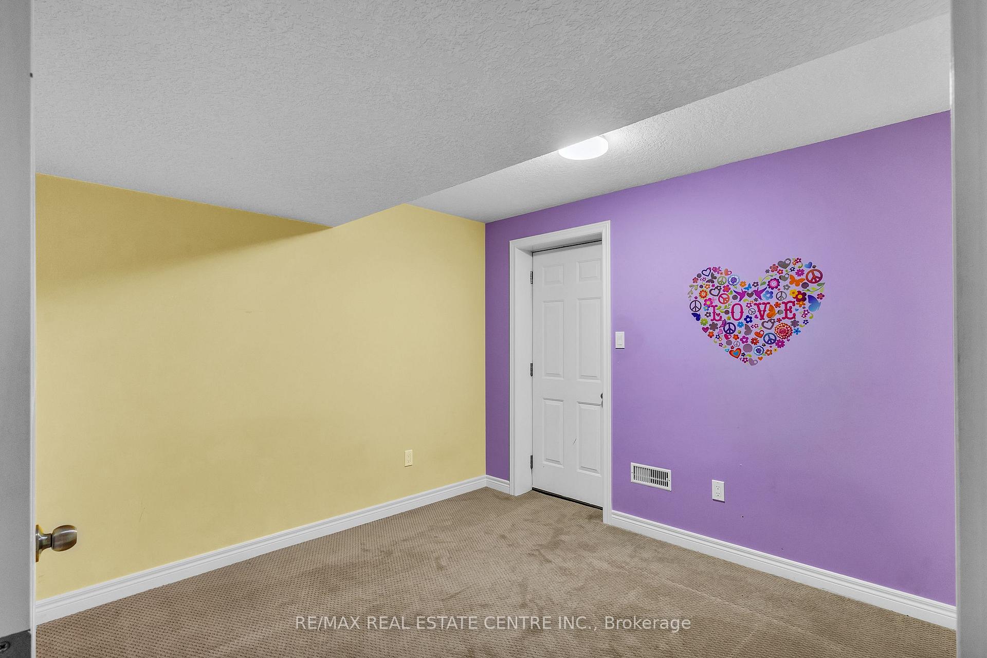 Photo 37 of 319 Robert Ferrie Drive, Kitchener — HOMEH
