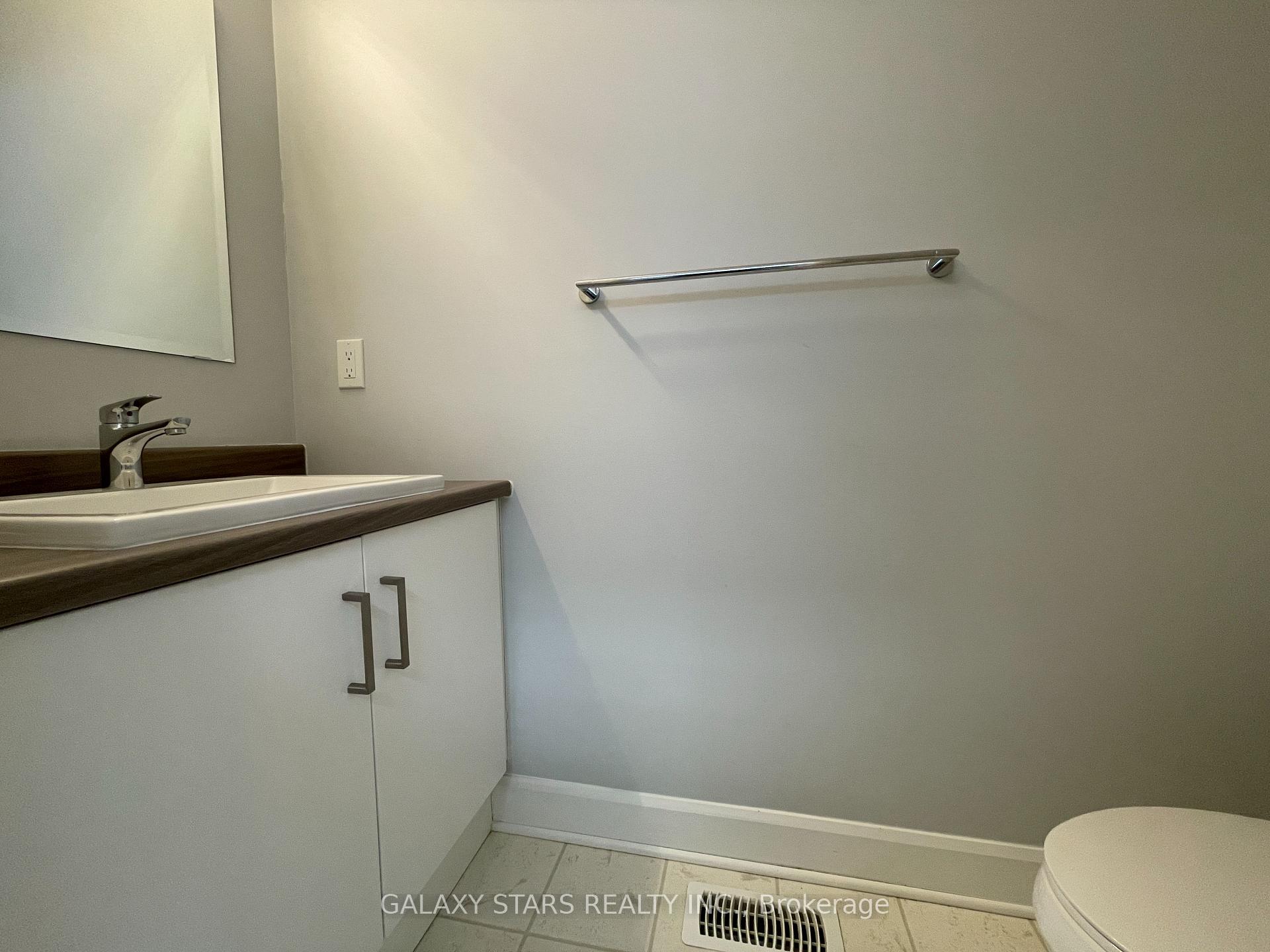 Photo 5 of 1231 Max Crescent, Kingston, City Northwest — HOMEH