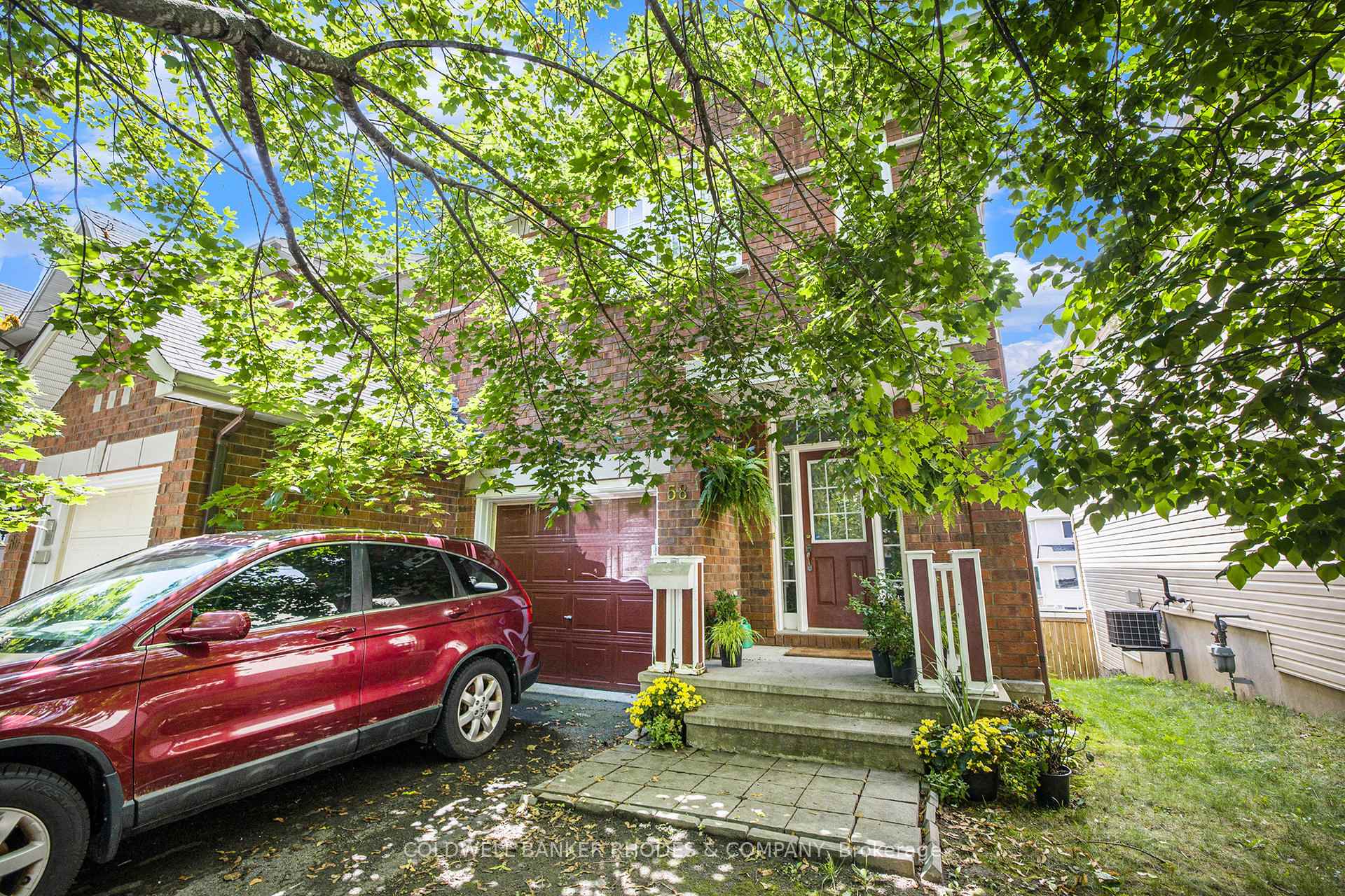 Photo 2 of 58 Saddlesmith Circle, Ottawa, Kanata - Emerald Meadows/Trailwest — HOMEH