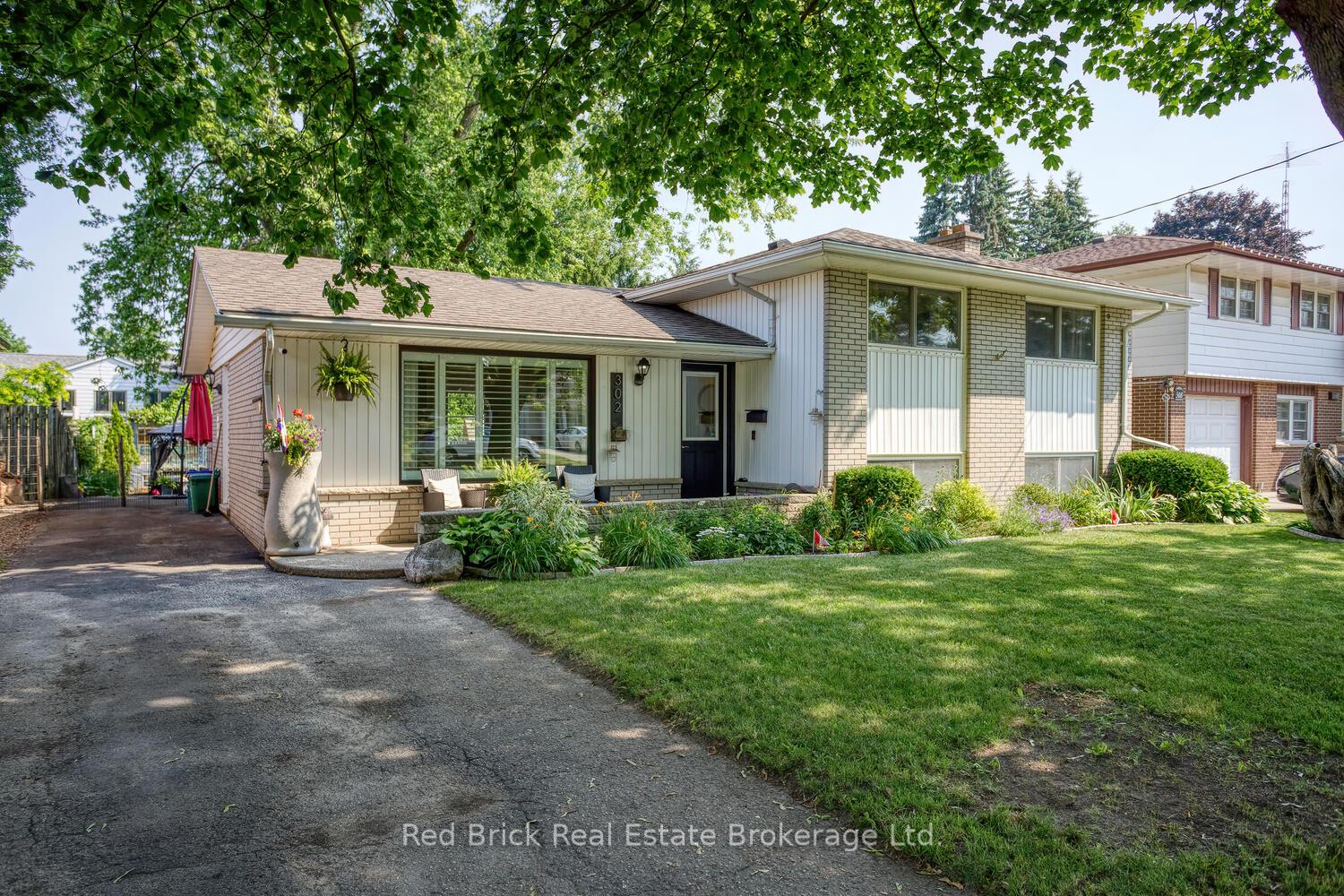 Front of 302 Ross Avenue