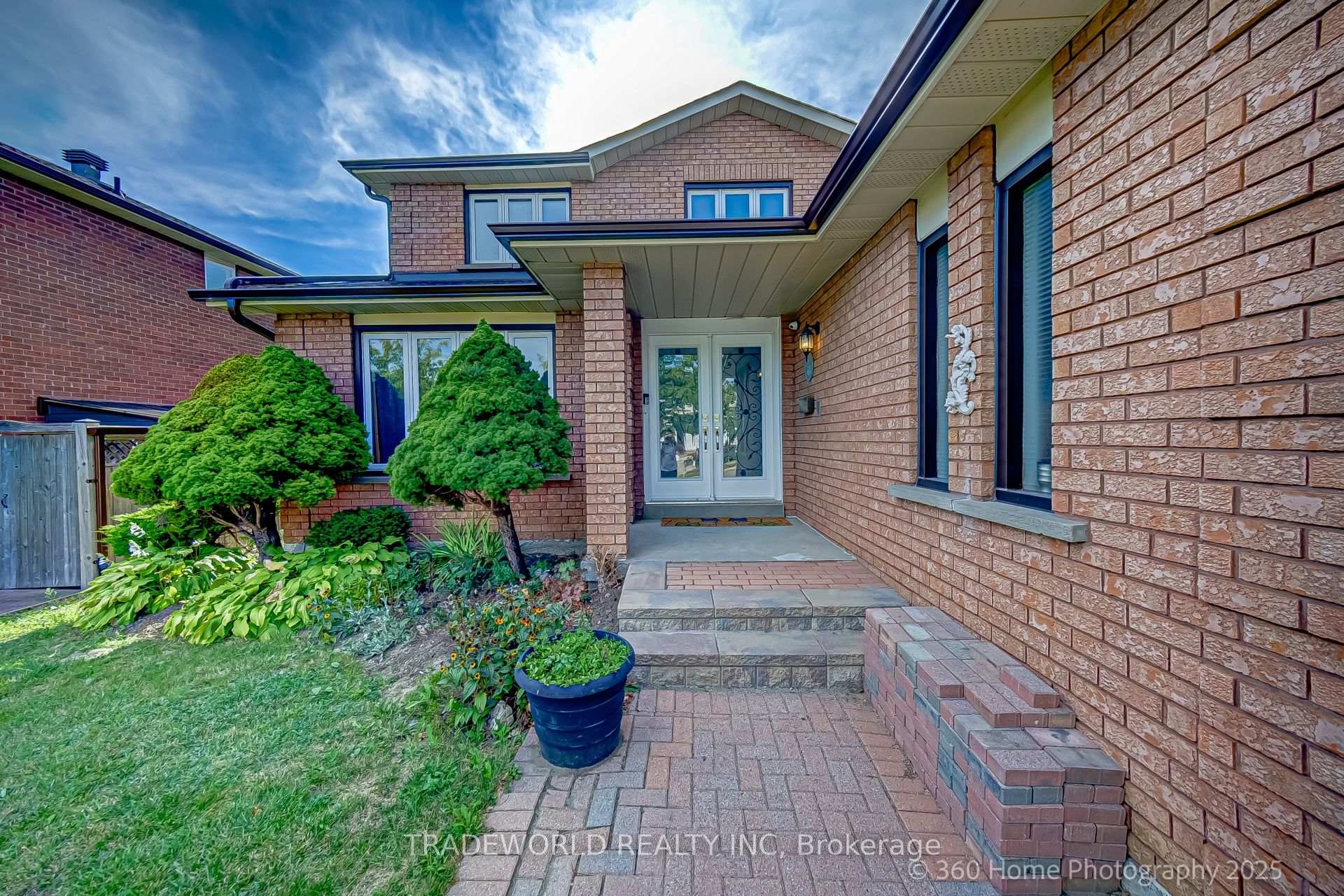 Photo 3 of 20 Eden Avenue, Markham, Milliken Mills East — HOMEH