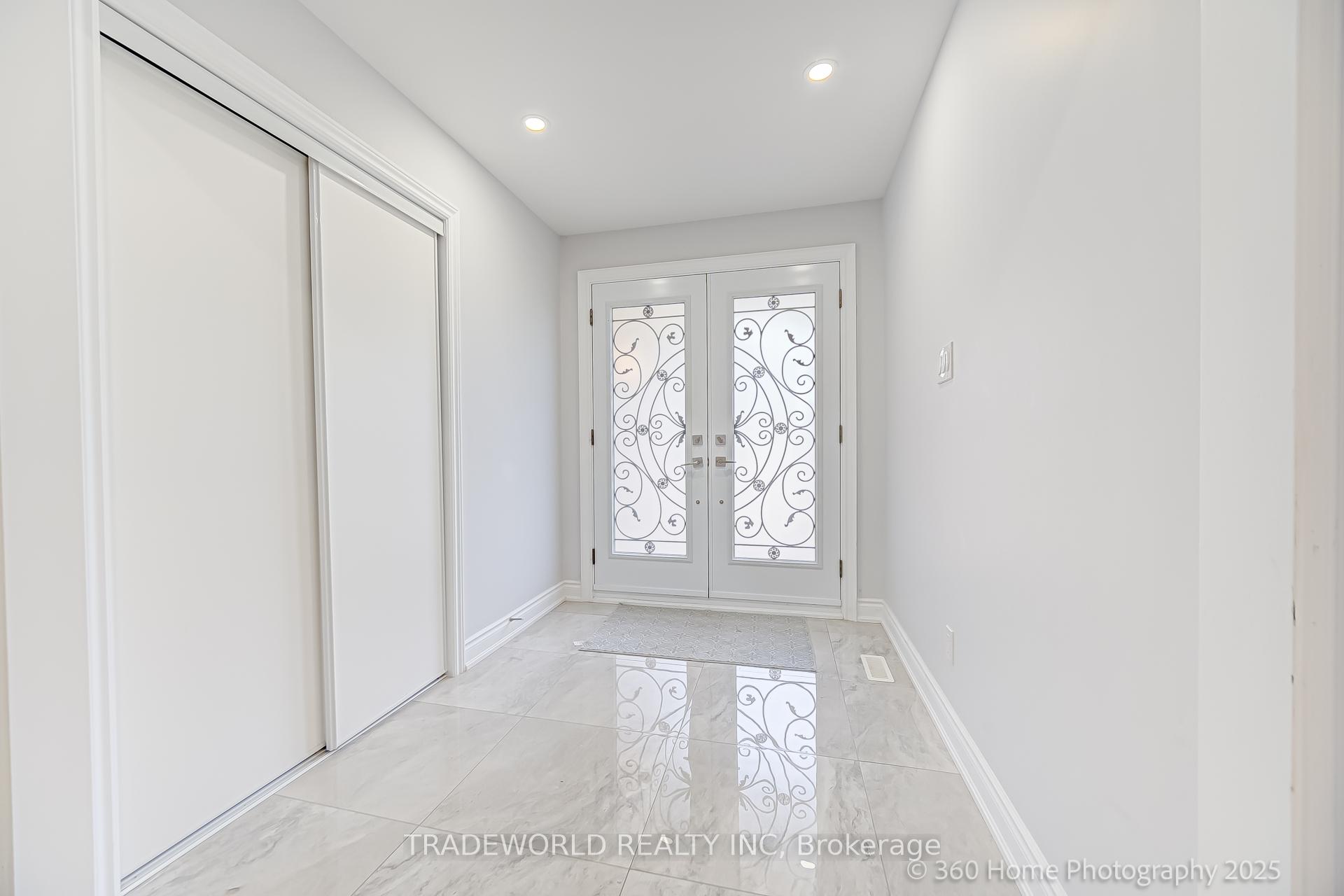 Photo 4 of 20 Eden Avenue, Markham, Milliken Mills East — HOMEH