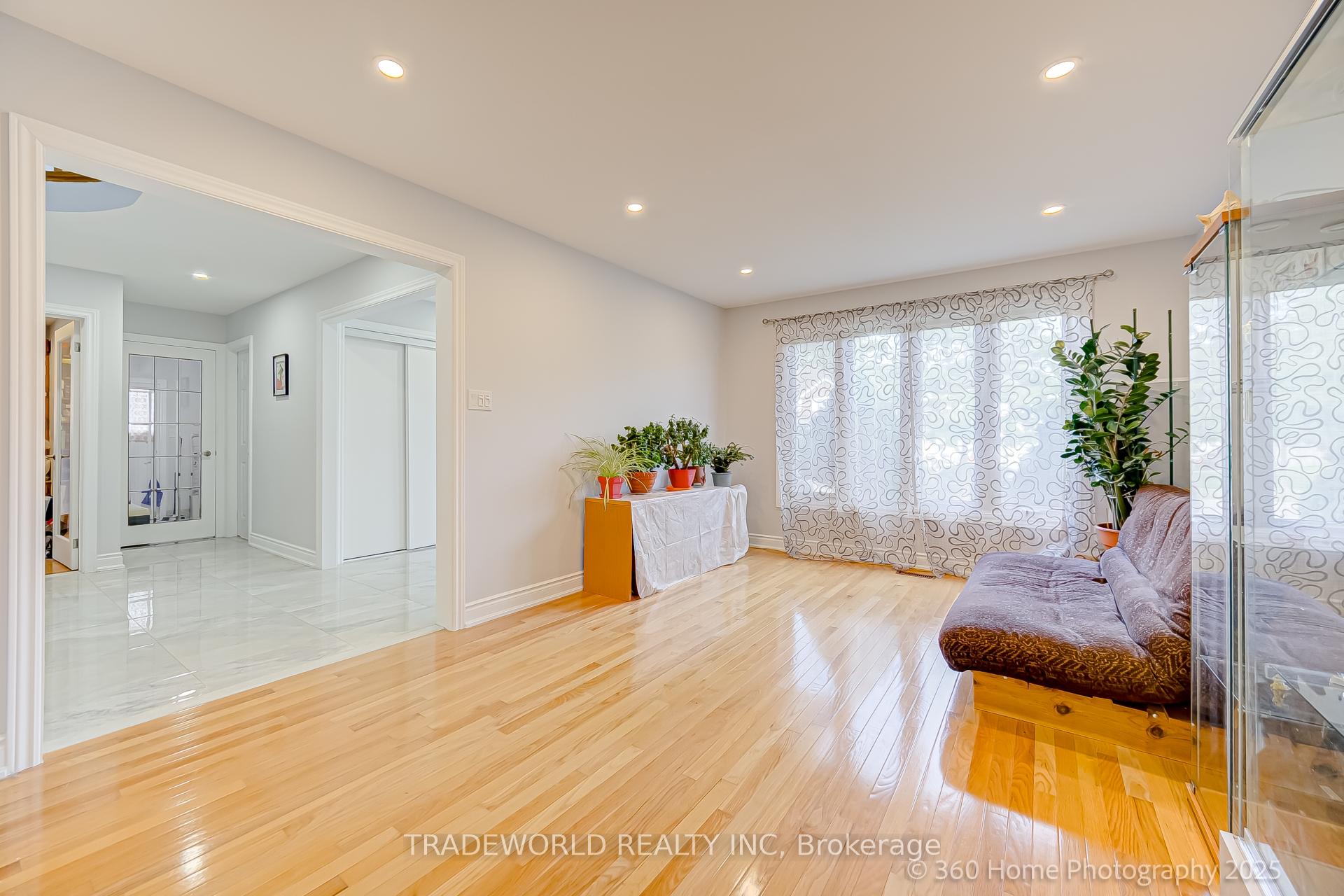 Photo 5 of 20 Eden Avenue, Markham, Milliken Mills East — HOMEH