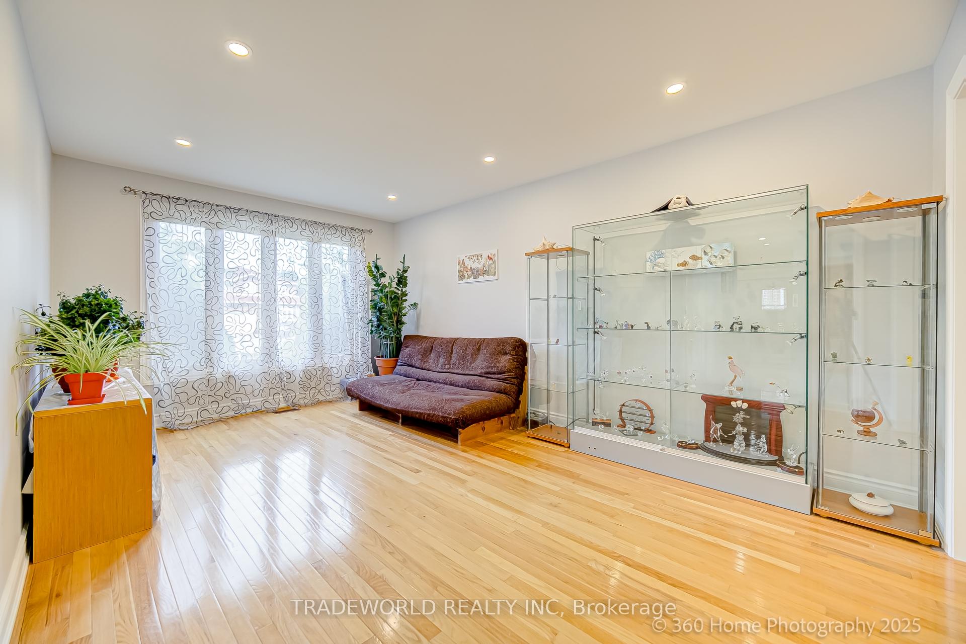 Photo 6 of 20 Eden Avenue, Markham, Milliken Mills East — HOMEH