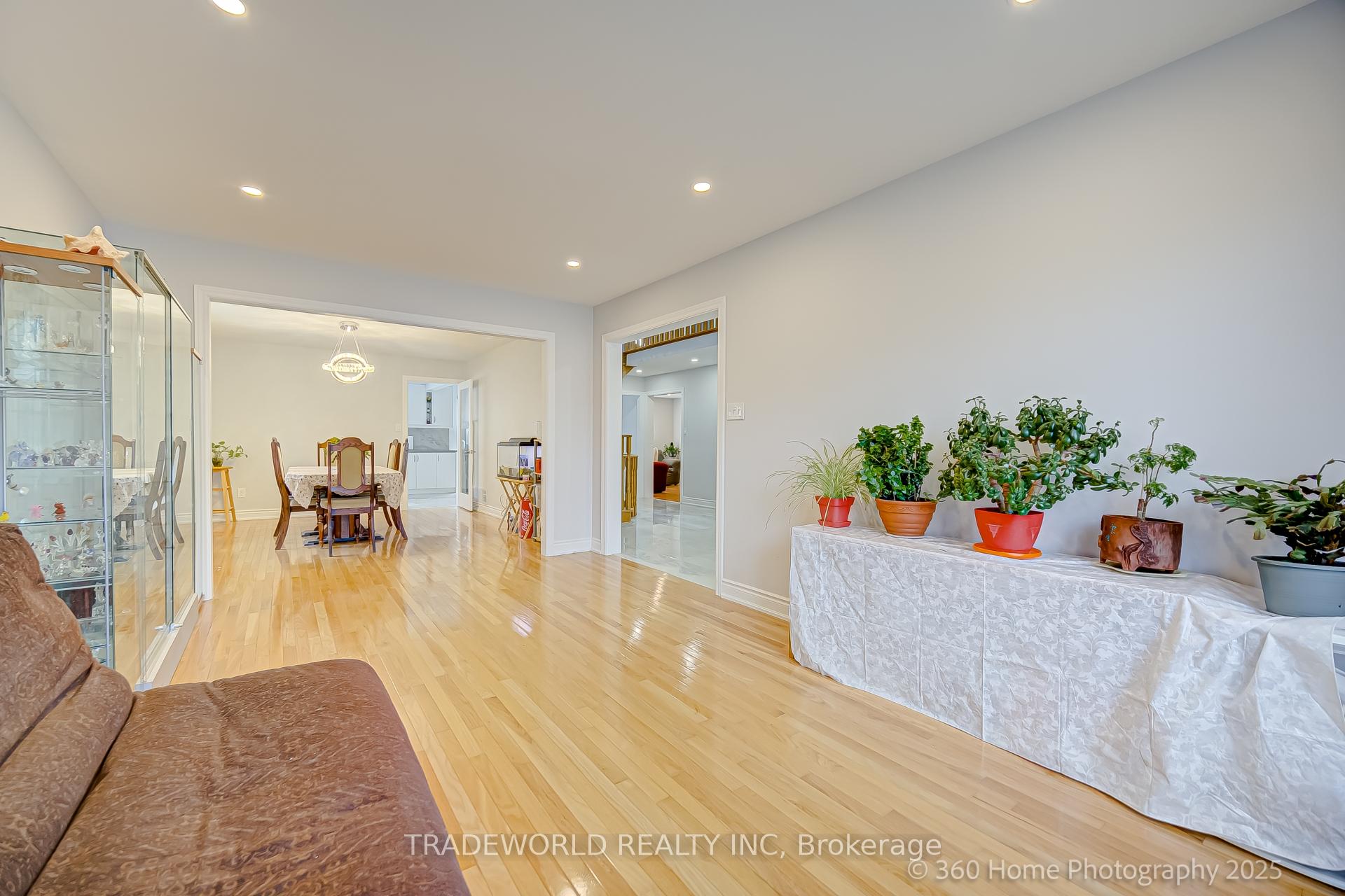 Photo 7 of 20 Eden Avenue, Markham, Milliken Mills East — HOMEH