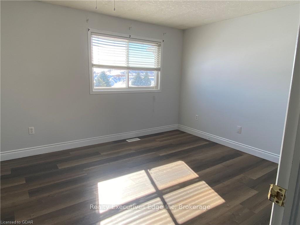 Photo 6 of Unit Main, 47 Red Clover Crescent, Kitchener — HOMEH