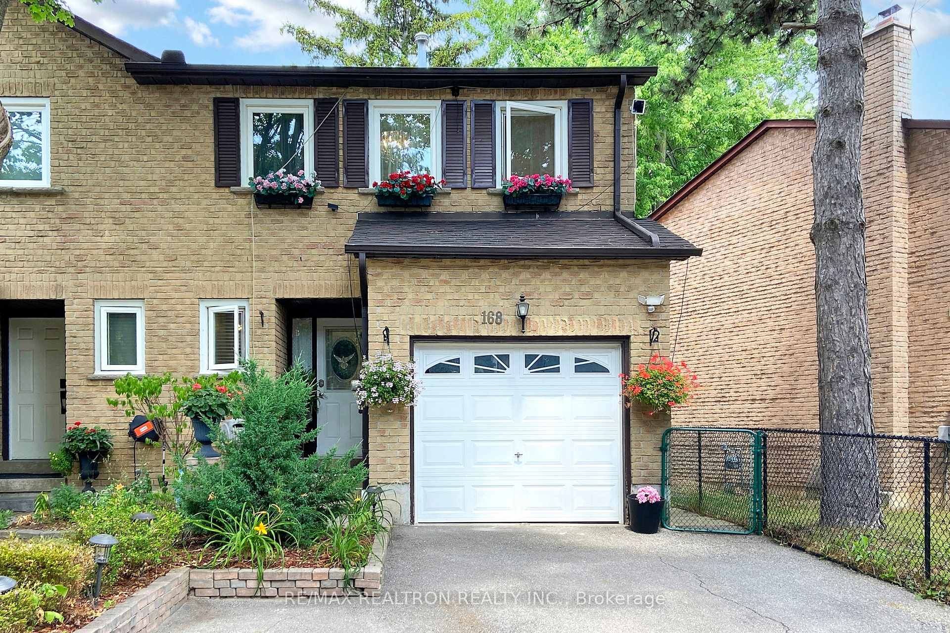 Photo 2 of 168 Cottonwood Court, Markham, Bayview Fairway-Bayview Country Club Estates — HOMEH