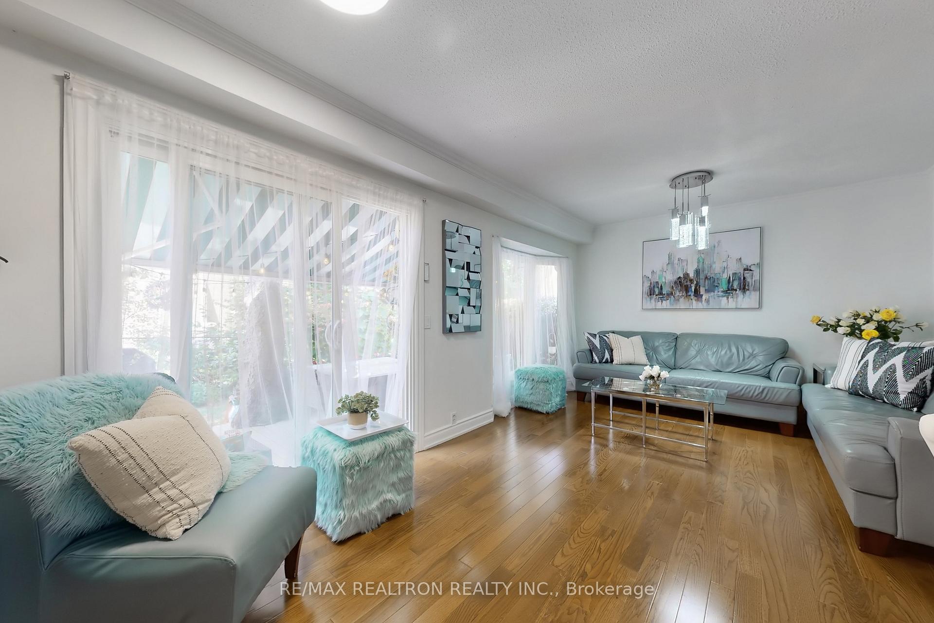 Photo 3 of 168 Cottonwood Court, Markham, Bayview Fairway-Bayview Country Club Estates — HOMEH