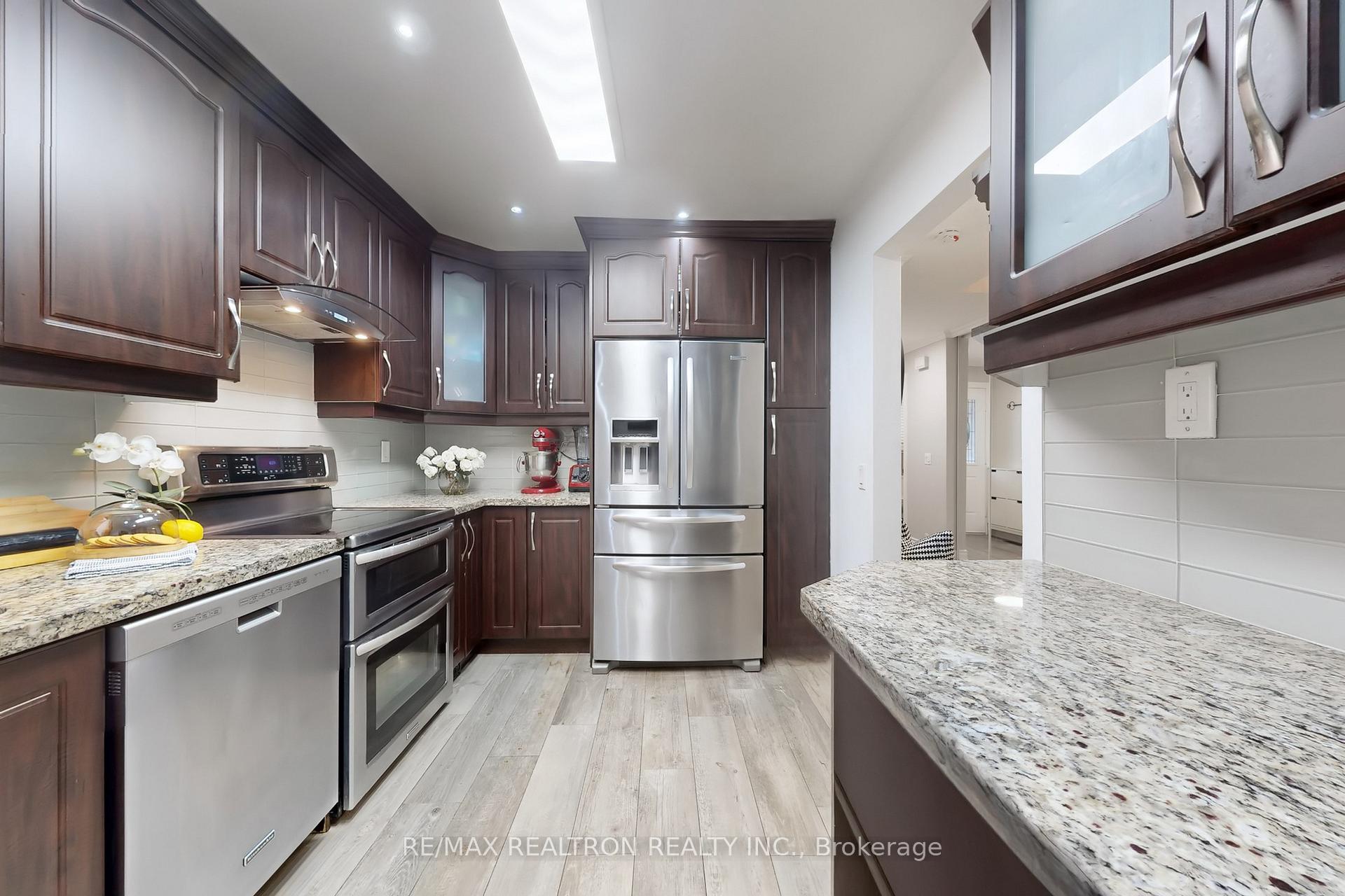 Photo 6 of 168 Cottonwood Court, Markham, Bayview Fairway-Bayview Country Club Estates — HOMEH