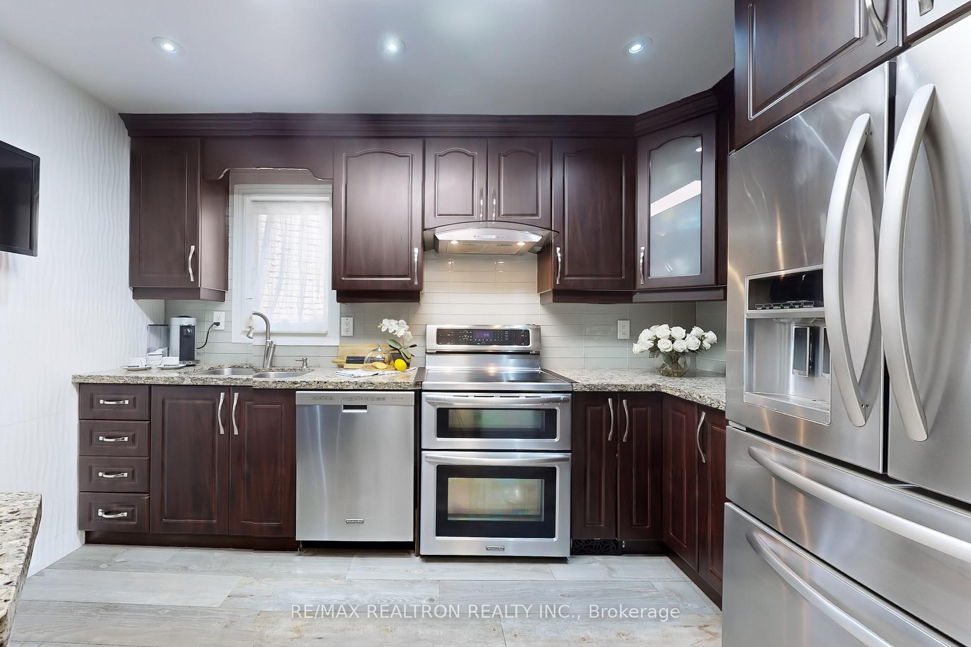 Photo 7 of 168 Cottonwood Court, Markham, Bayview Fairway-Bayview Country Club Estates — HOMEH