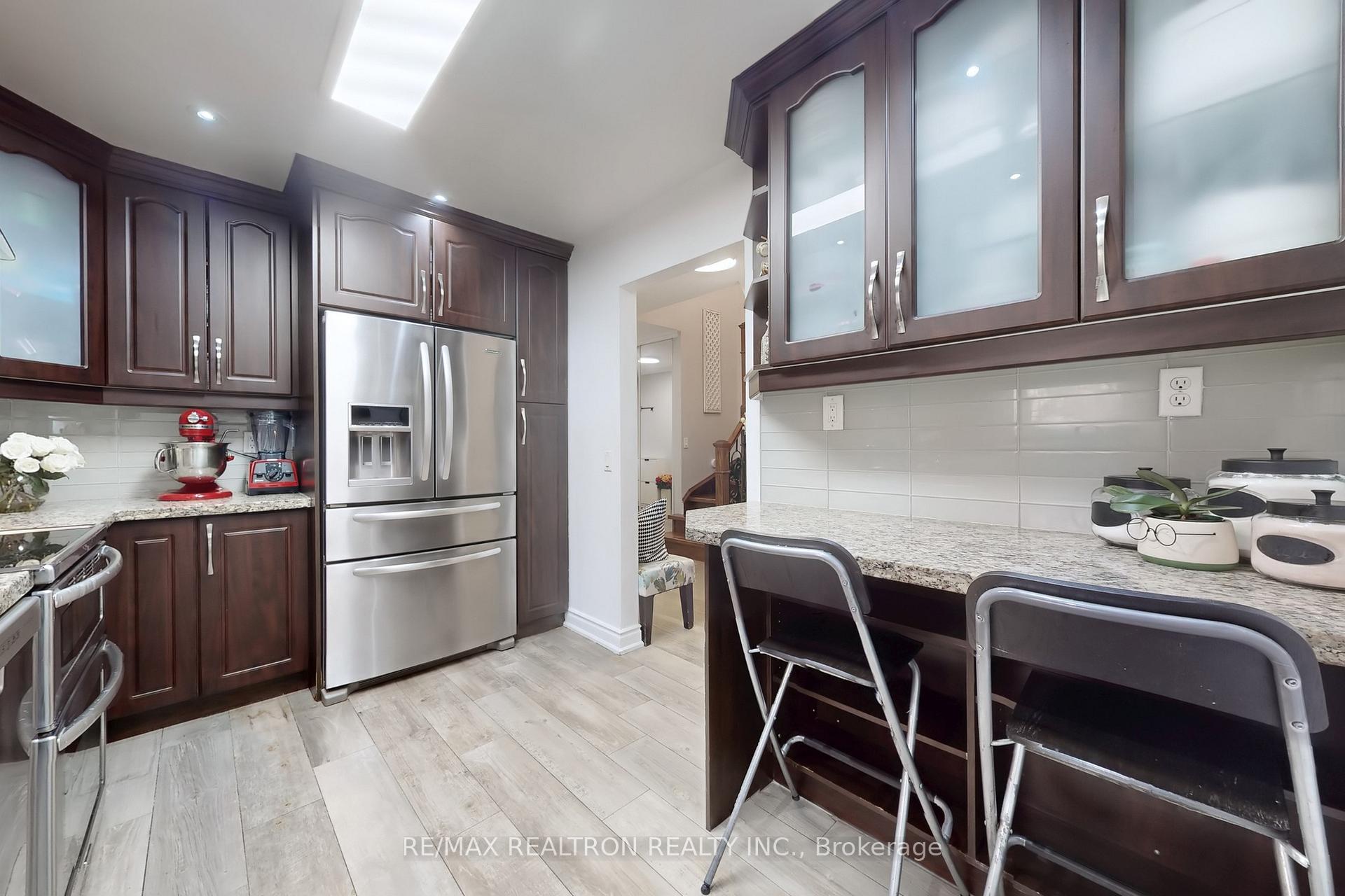 Photo 9 of 168 Cottonwood Court, Markham, Bayview Fairway-Bayview Country Club Estates — HOMEH