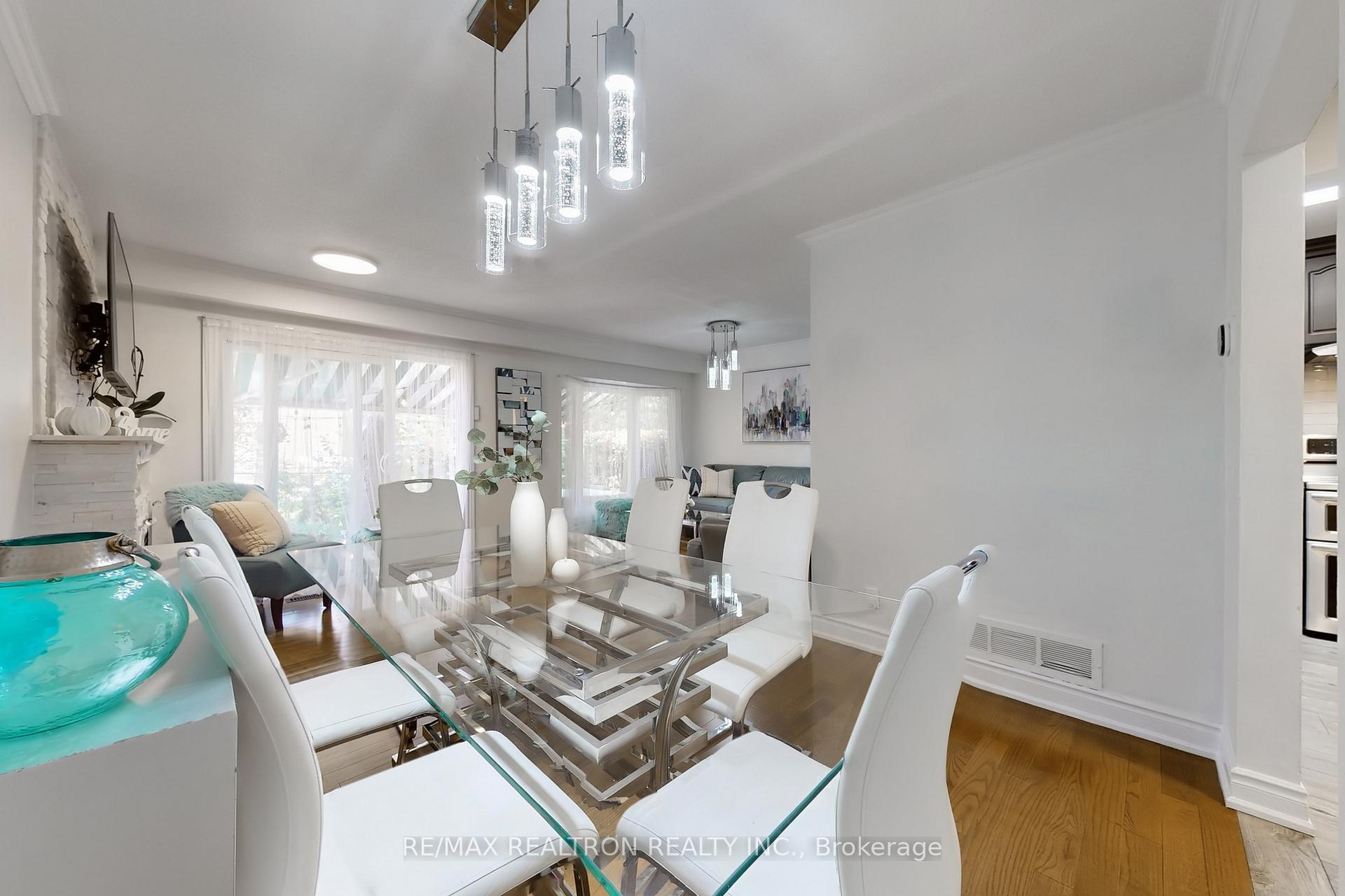 Photo 12 of 168 Cottonwood Court, Markham, Bayview Fairway-Bayview Country Club Estates — HOMEH