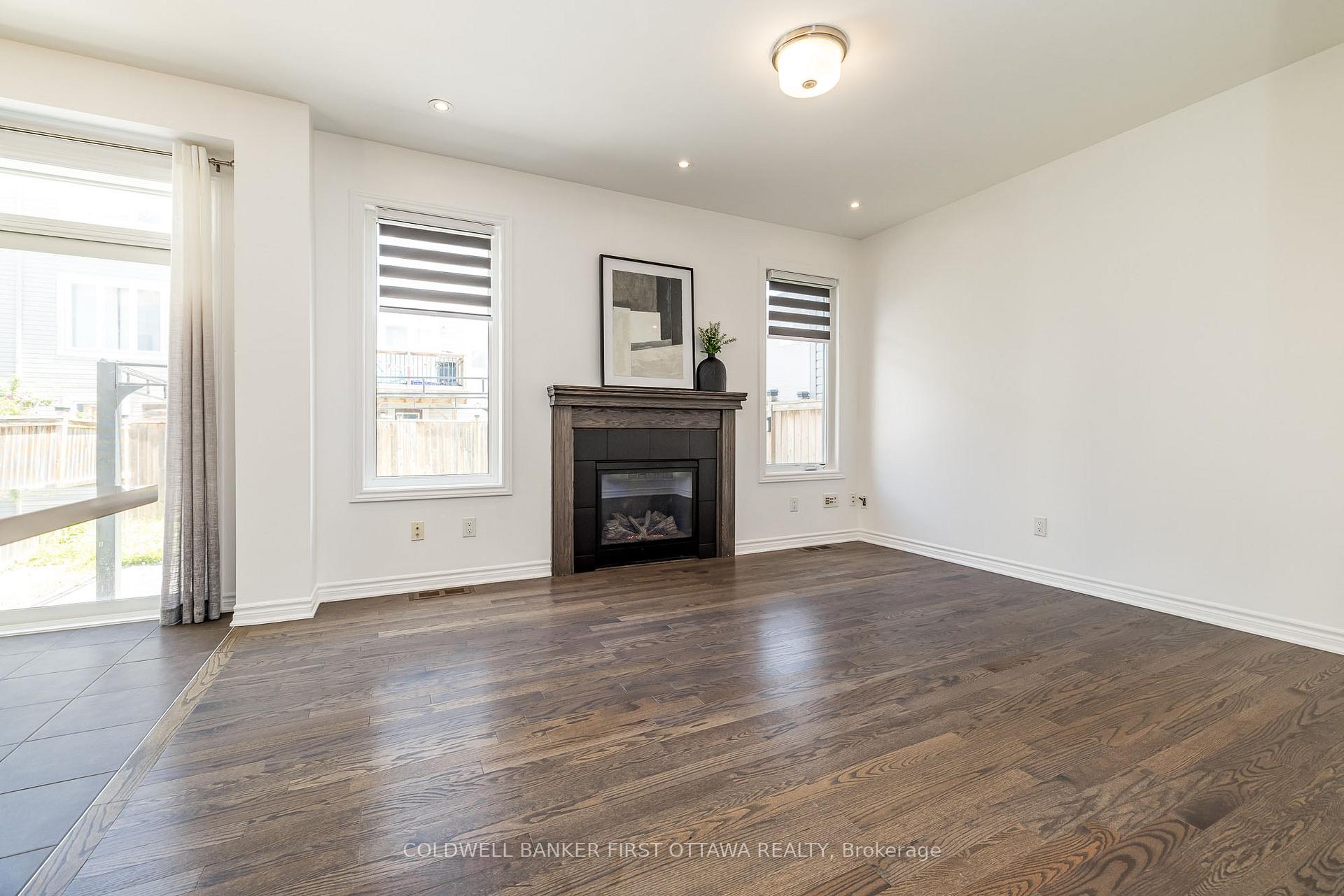 Photo 4 of 170 Flowing Creek Circle, Ottawa, Kanata - Emerald Meadows/Trailwest — HOMEH
