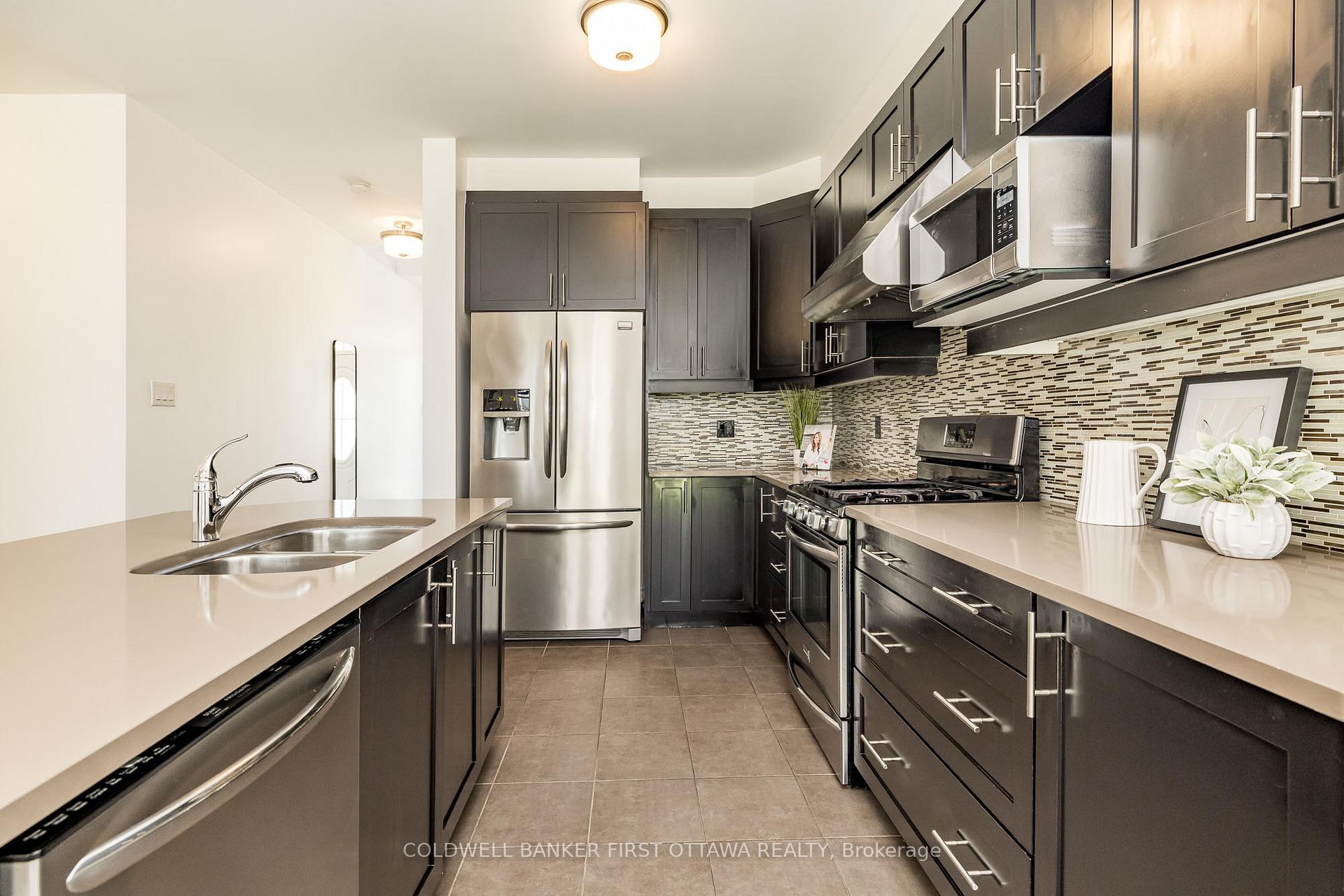 Photo 9 of 170 Flowing Creek Circle, Ottawa, Kanata - Emerald Meadows/Trailwest — HOMEH