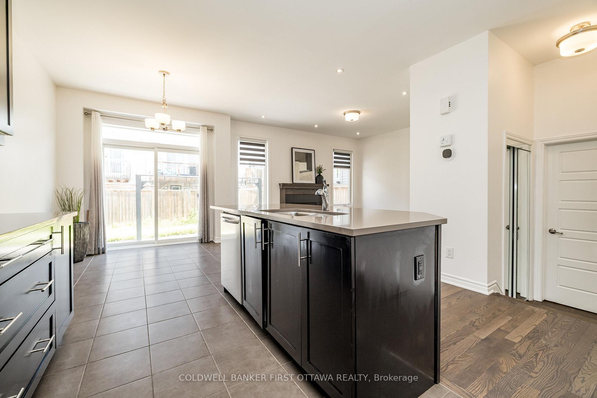 Photo 11 of 170 Flowing Creek Circle, Ottawa, Kanata - Emerald Meadows/Trailwest — HOMEH