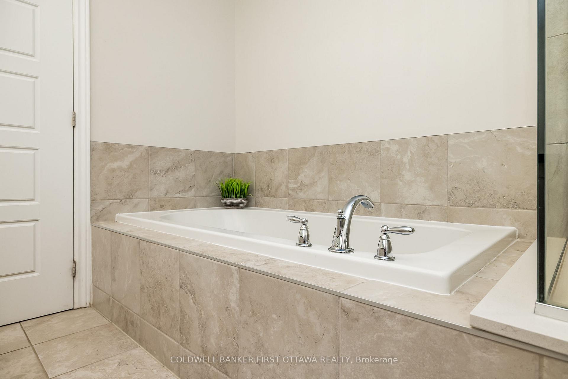 Photo 22 of 170 Flowing Creek Circle, Ottawa, Kanata - Emerald Meadows/Trailwest — HOMEH