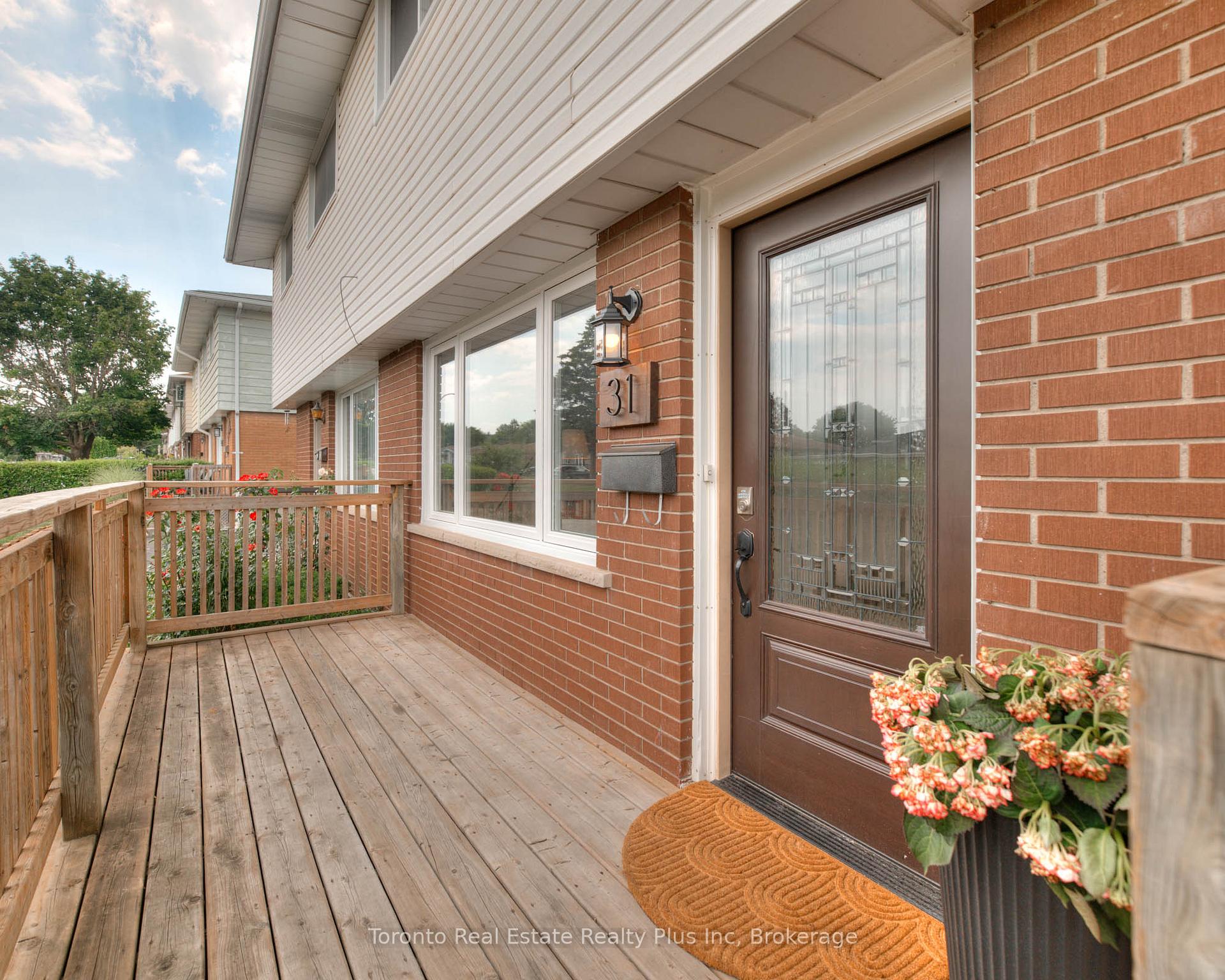 Photo 4 of 31 Roberts Crescent, Kitchener — HOMEH