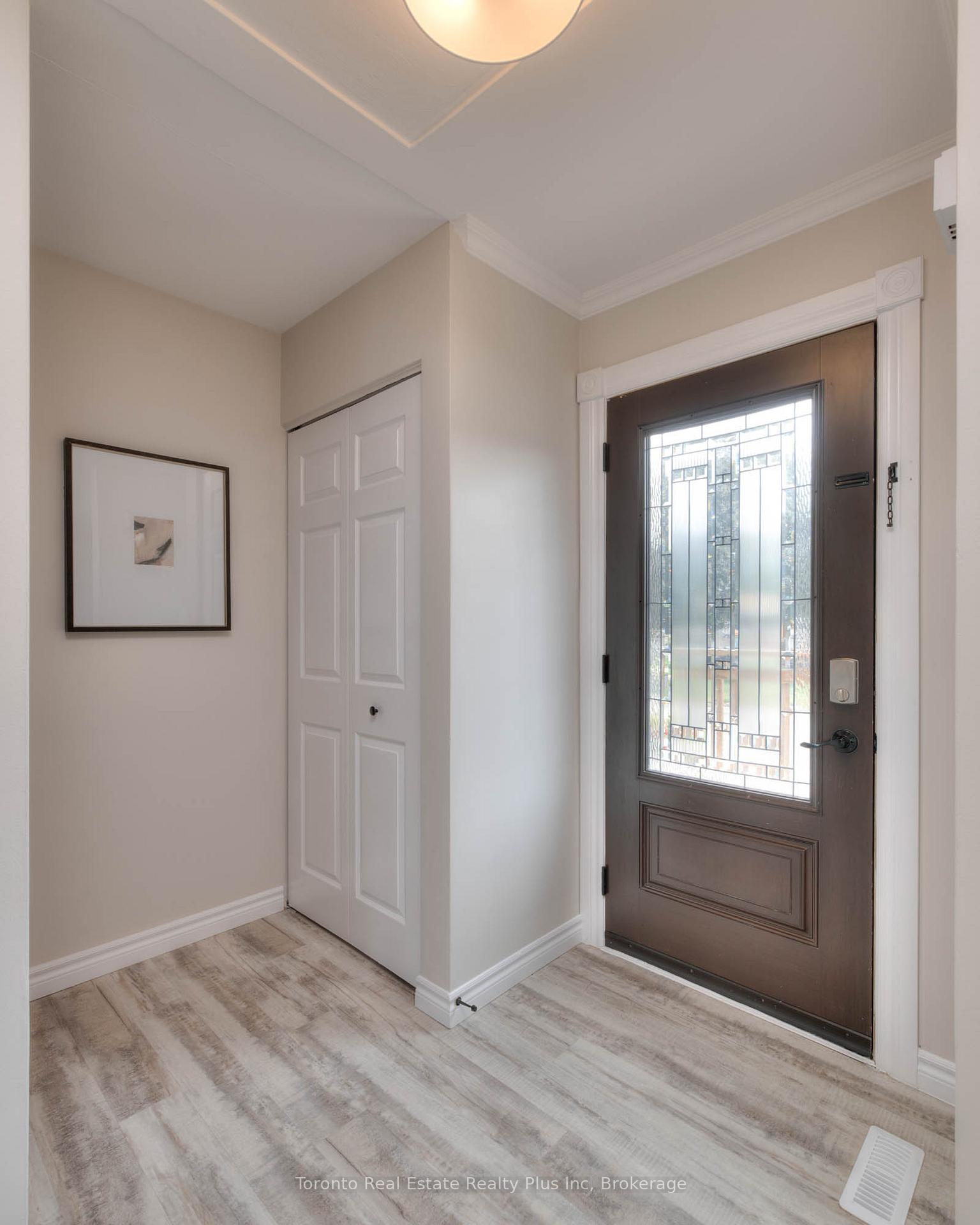 Photo 5 of 31 Roberts Crescent, Kitchener — HOMEH