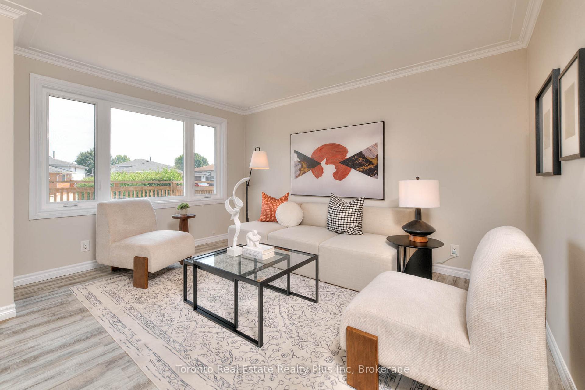 Photo 8 of 31 Roberts Crescent, Kitchener — HOMEH