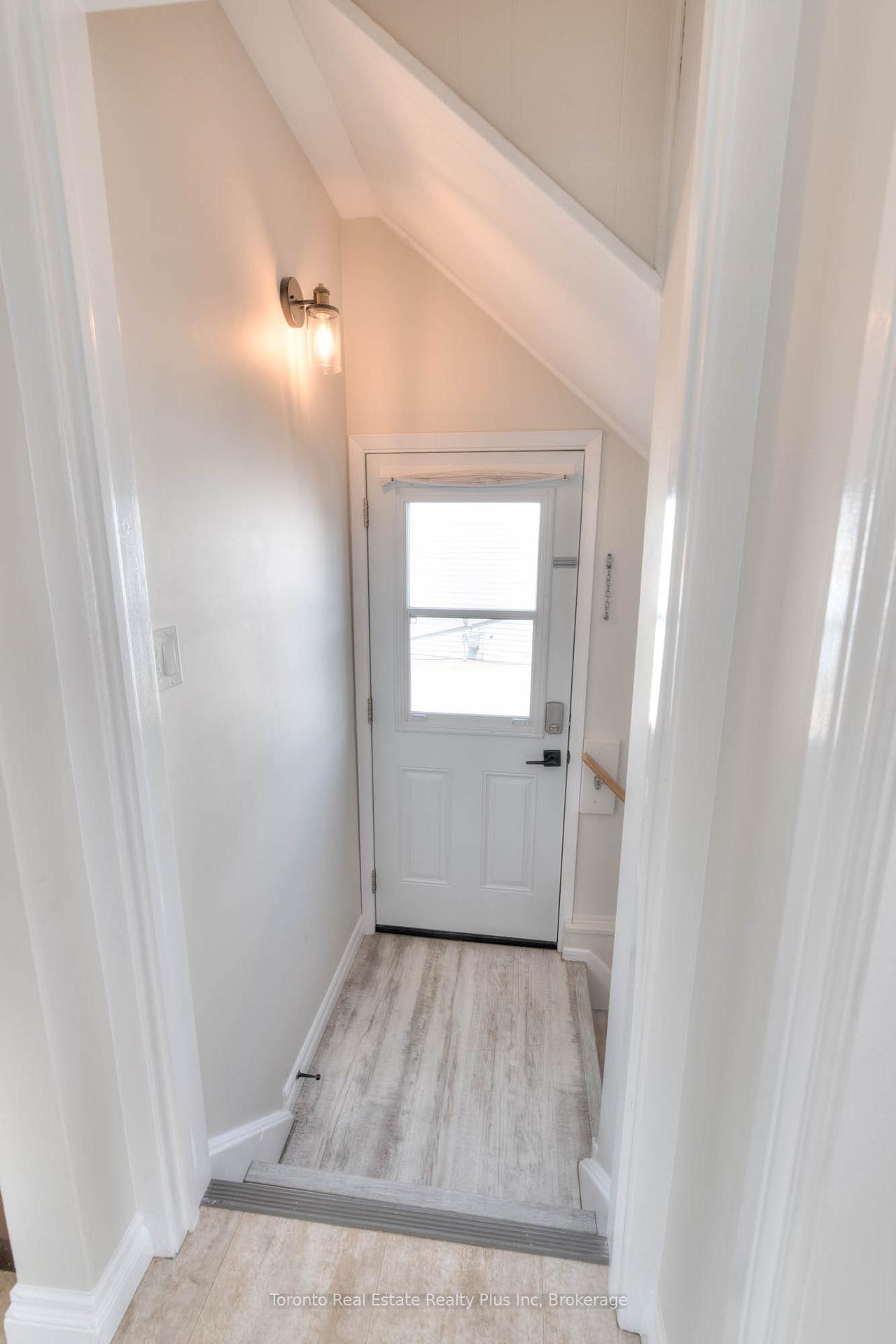 Photo 15 of 31 Roberts Crescent, Kitchener — HOMEH