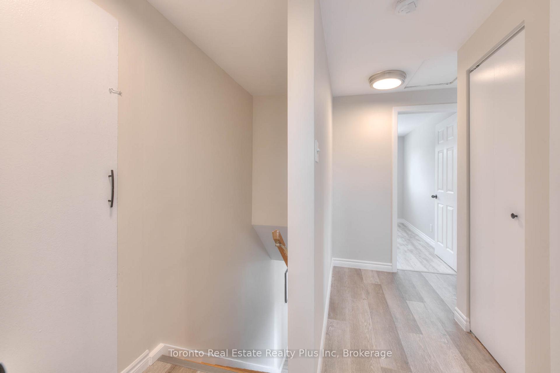 Photo 16 of 31 Roberts Crescent, Kitchener — HOMEH