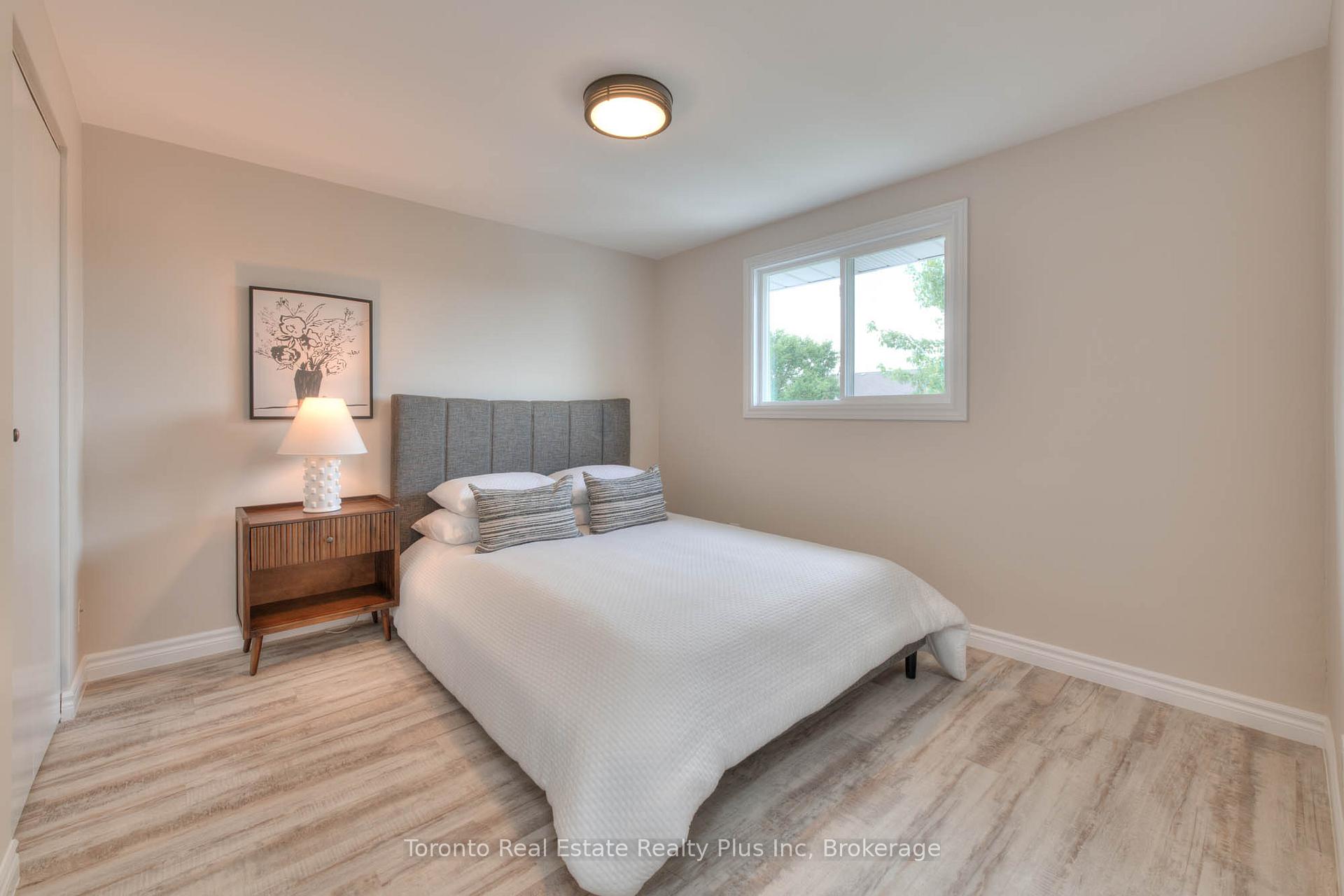 Photo 17 of 31 Roberts Crescent, Kitchener — HOMEH