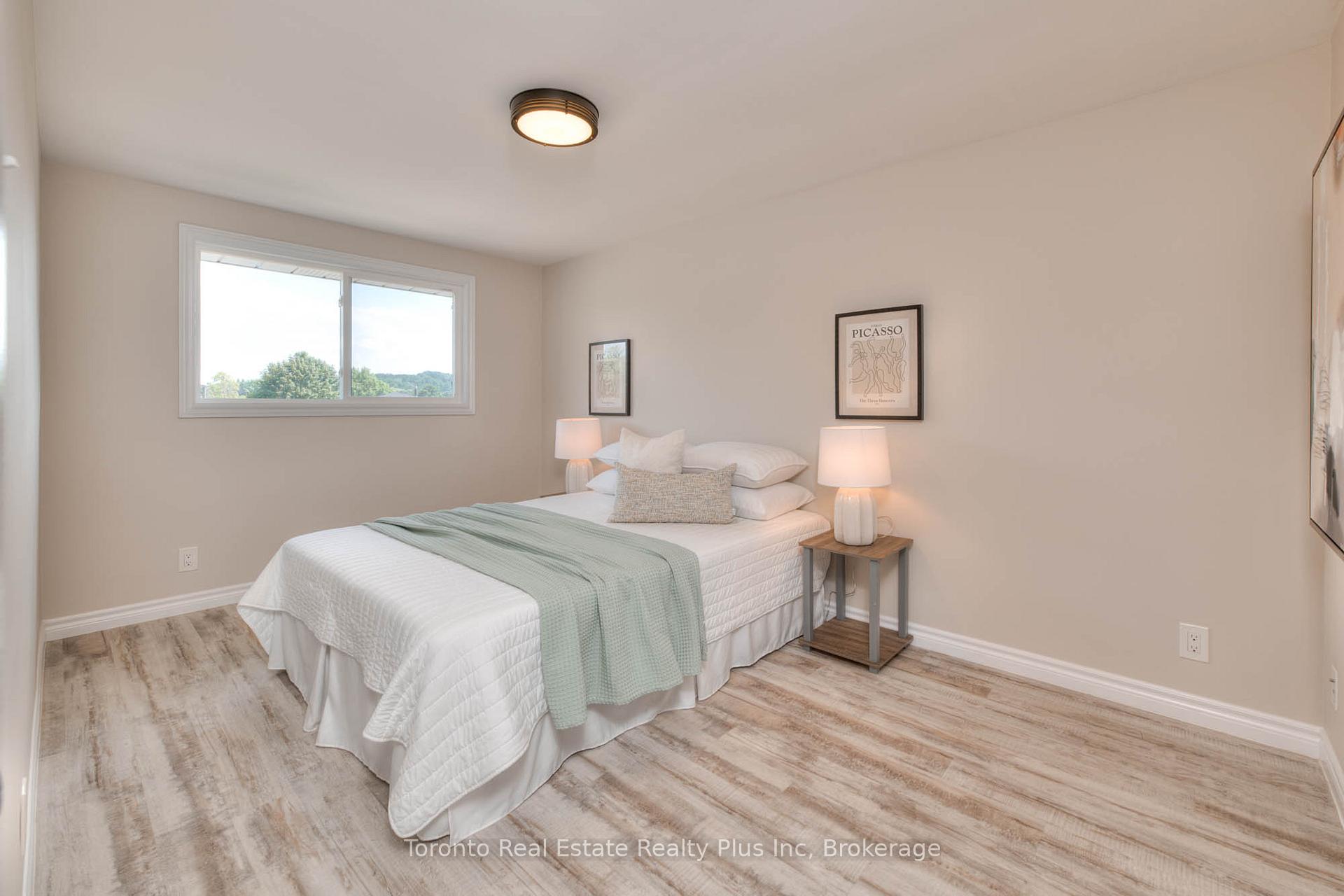 Photo 20 of 31 Roberts Crescent, Kitchener — HOMEH