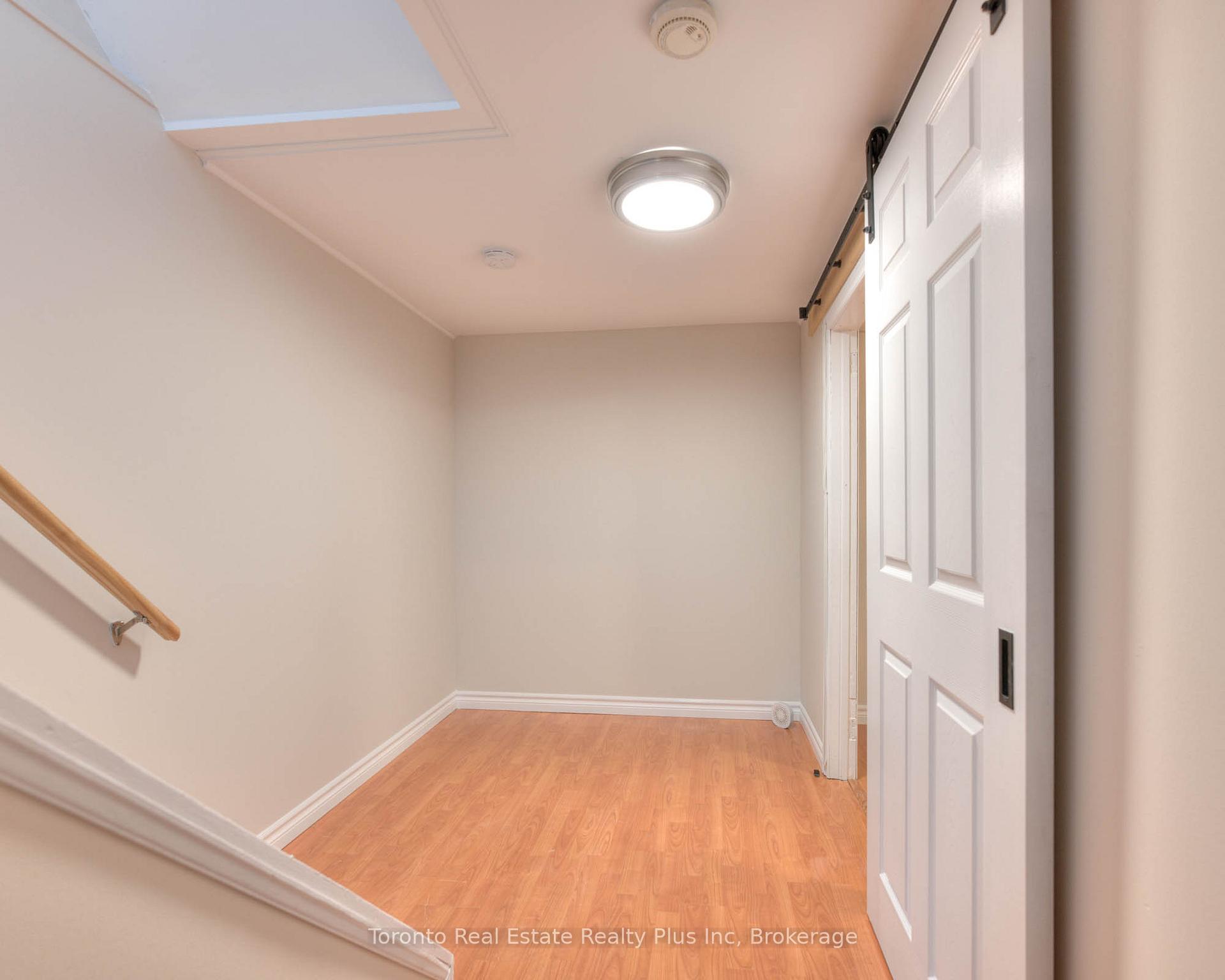 Photo 22 of 31 Roberts Crescent, Kitchener — HOMEH