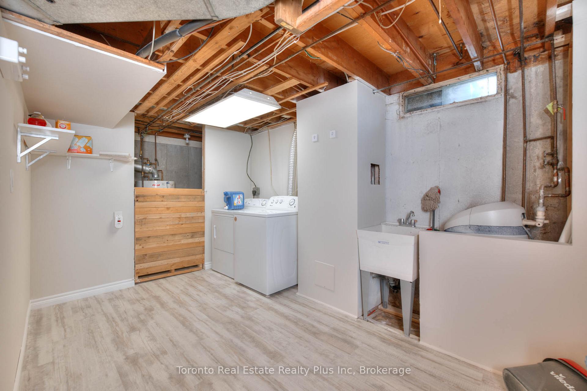 Photo 24 of 31 Roberts Crescent, Kitchener — HOMEH