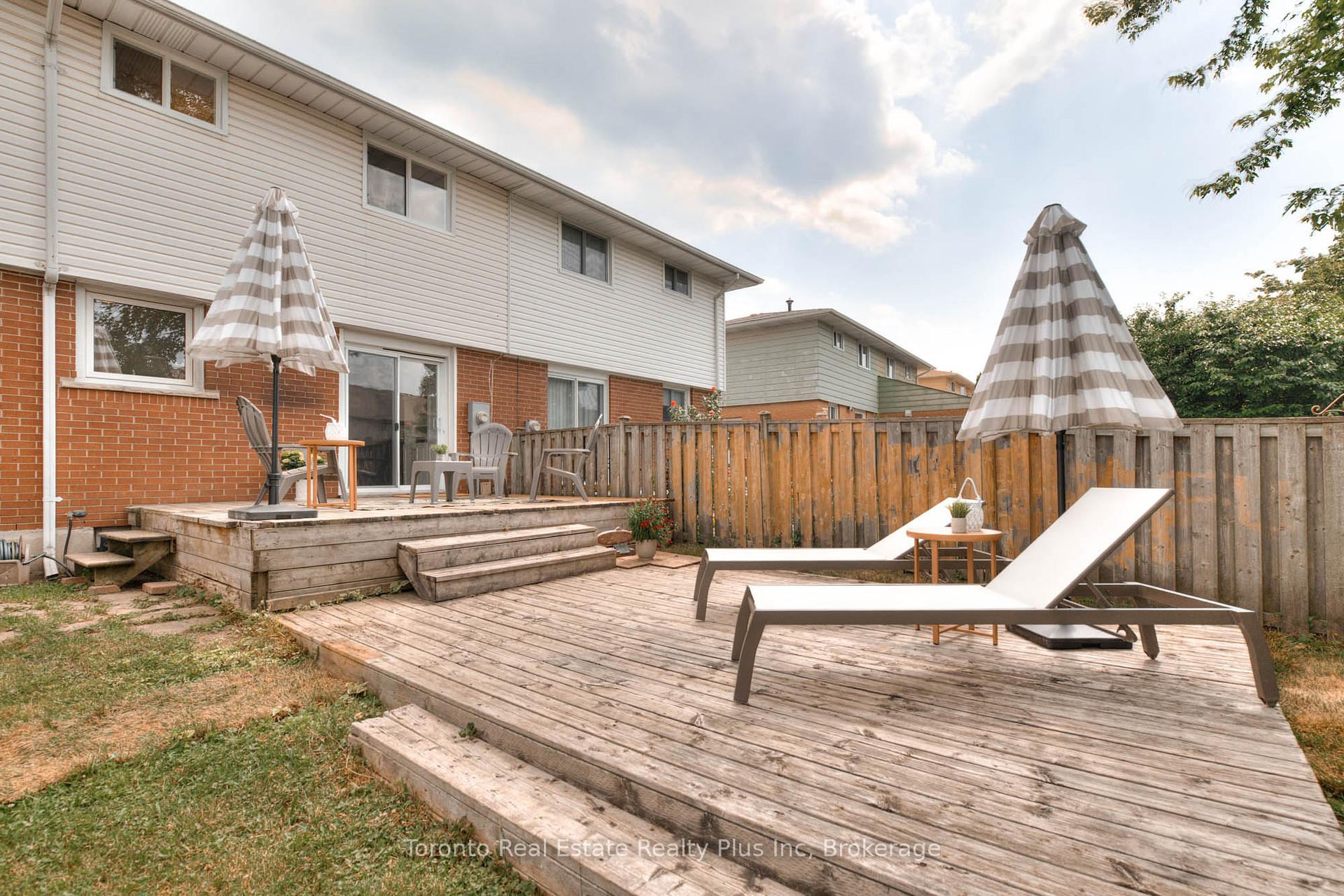 Photo 28 of 31 Roberts Crescent, Kitchener — HOMEH
