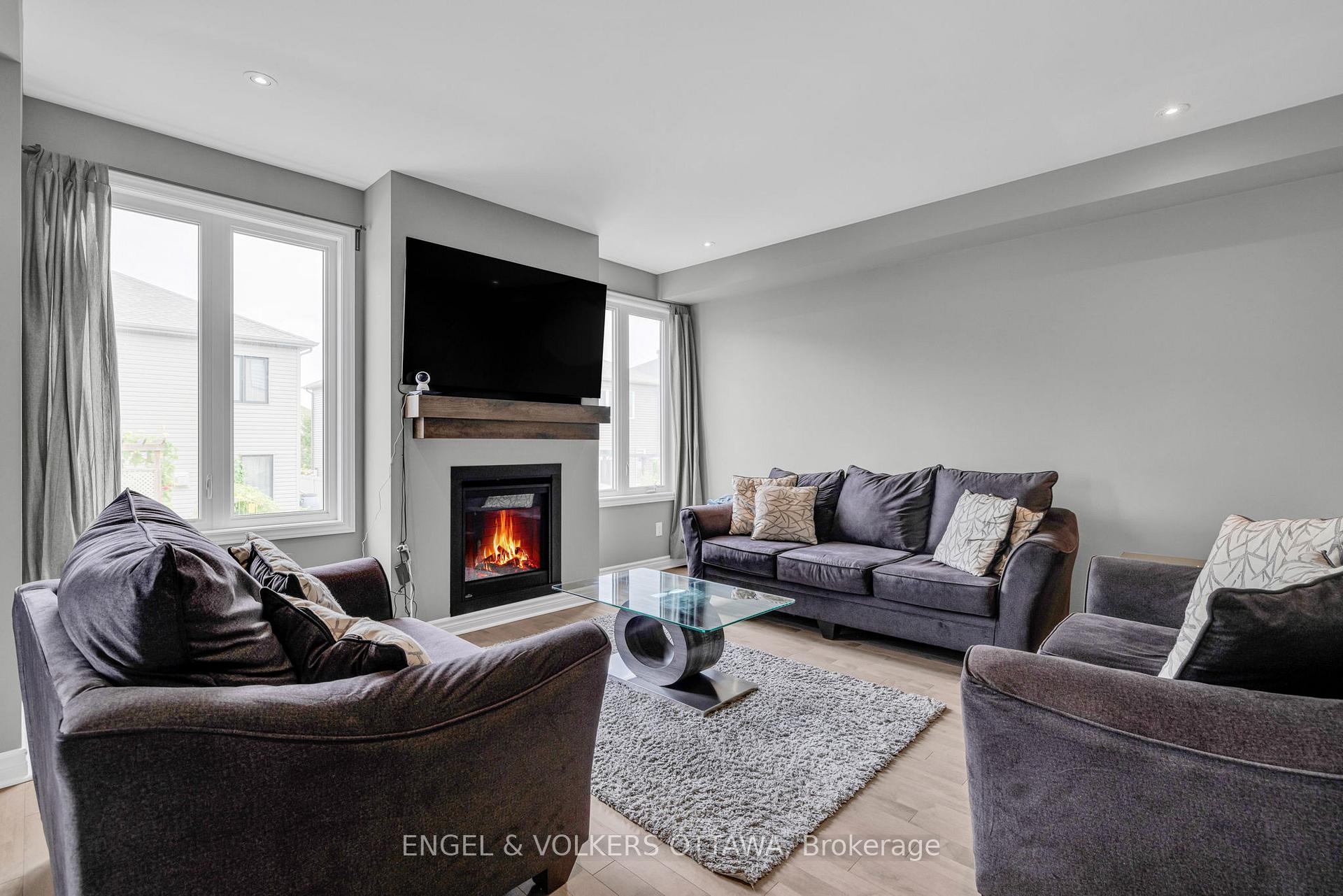 Photo 5 of 275 Mission Trail Crescent, Ottawa, Kanata - Kanata Lakes/Heritage Hills — HOMEH