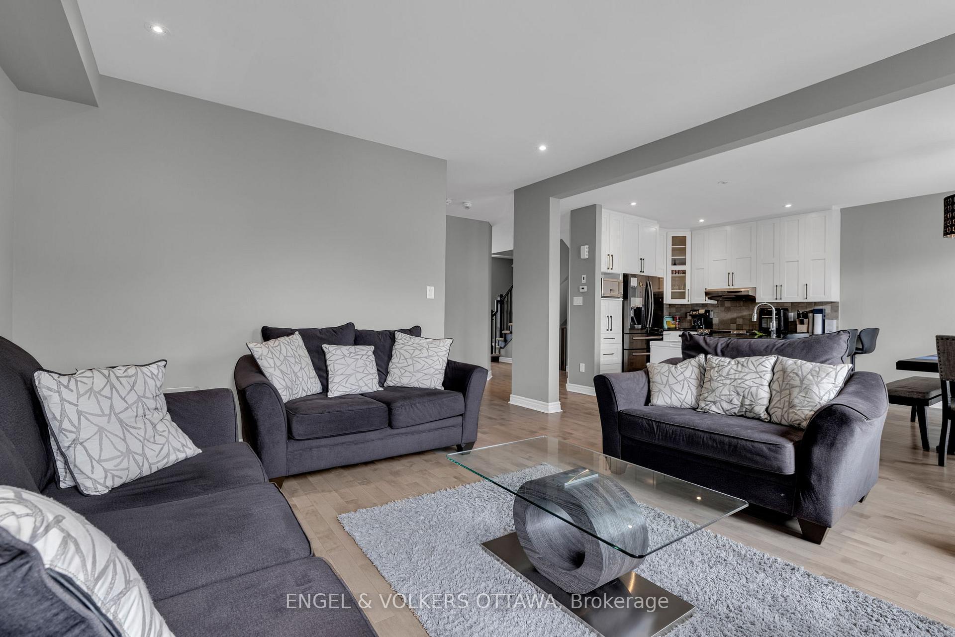 Photo 7 of 275 Mission Trail Crescent, Ottawa, Kanata - Kanata Lakes/Heritage Hills — HOMEH