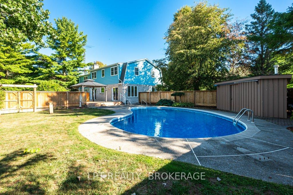 Photo 3 of 5 Cashman Place, Kingston, City North of 401 — HOMEH