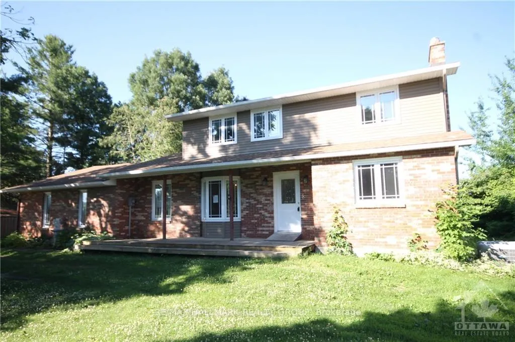 Front of 1844 River Road