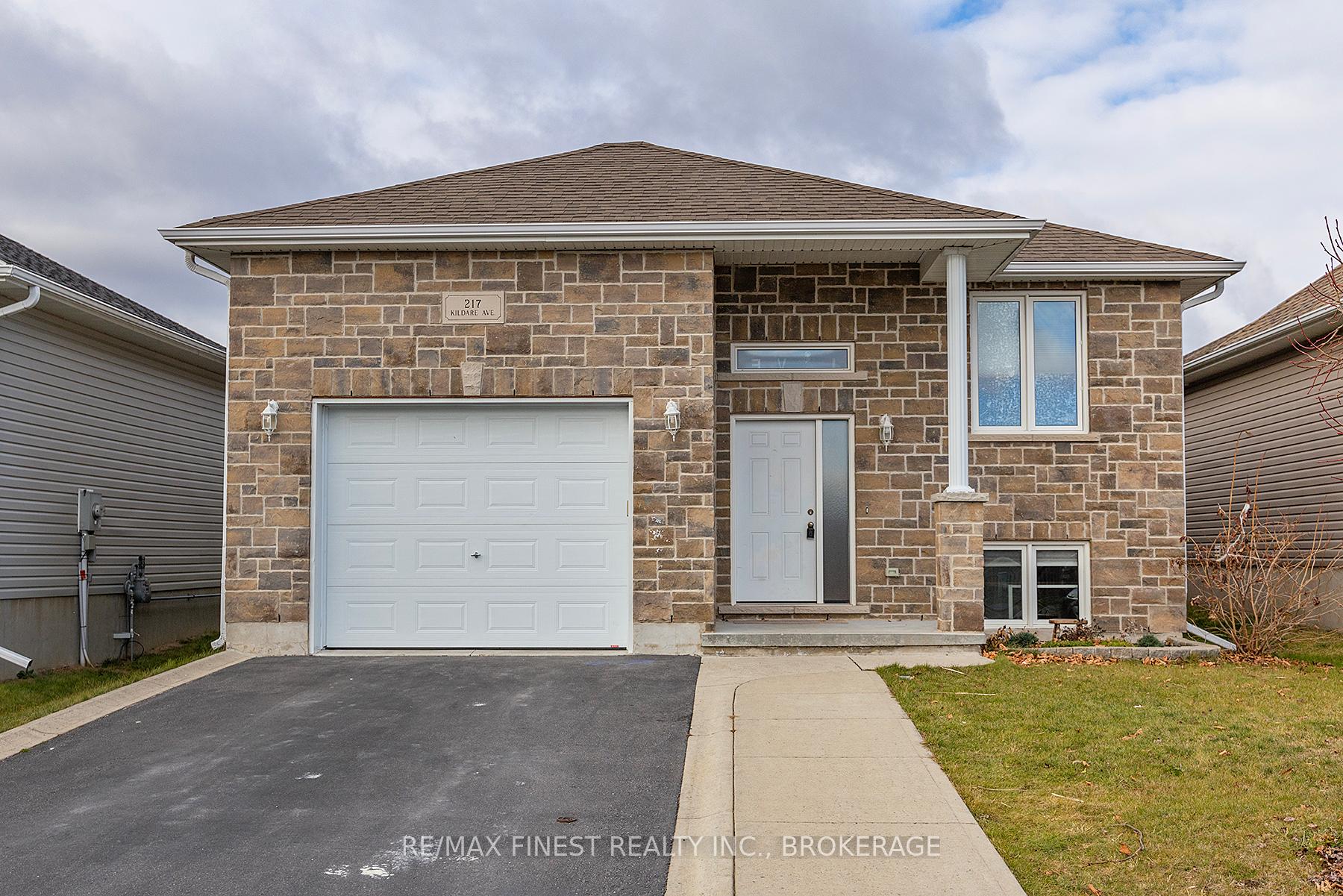 Photo 2 of 217 Kildare Avenue, Loyalist, Amherstview — HOMEH