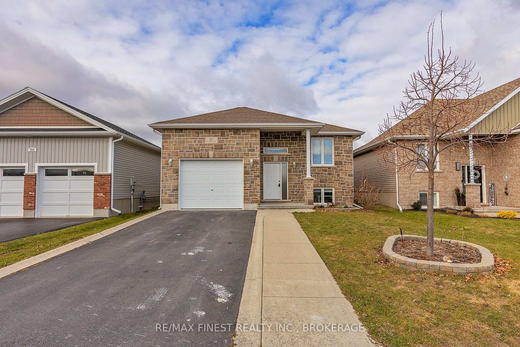 Photo 3 of 217 Kildare Avenue, Loyalist, Amherstview — HOMEH