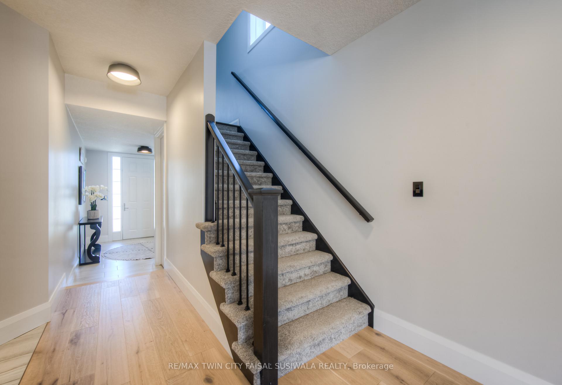 Photo 8 of 362 Moorlands Crescent, Kitchener — HOMEH