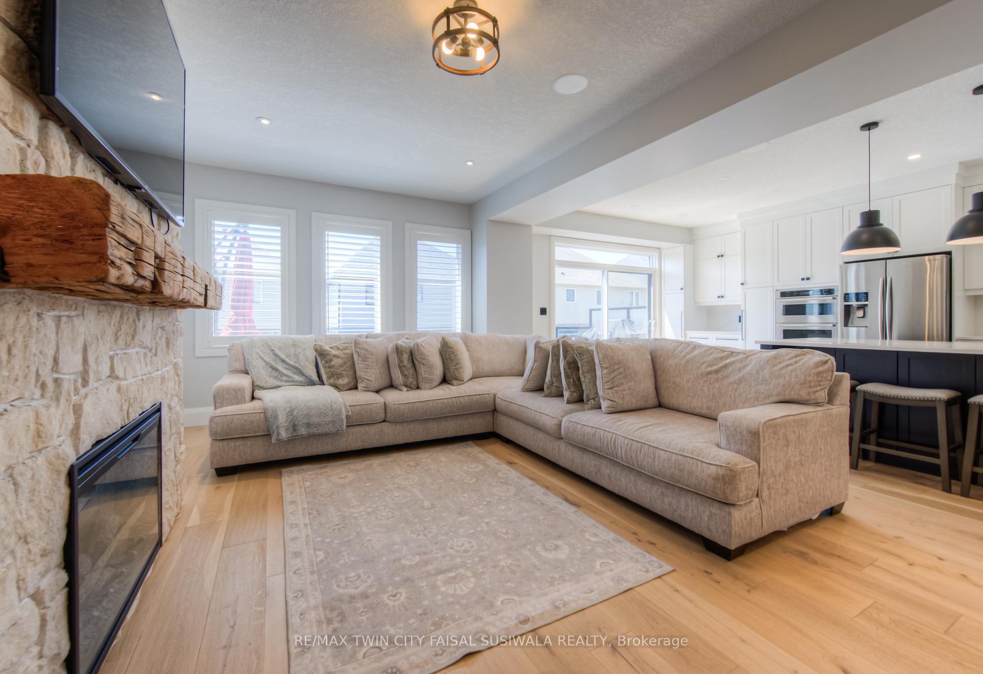 Photo 10 of 362 Moorlands Crescent, Kitchener — HOMEH