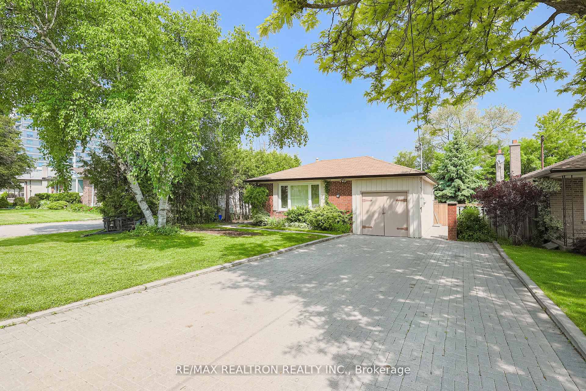 Front of 46 Meadowview Avenue