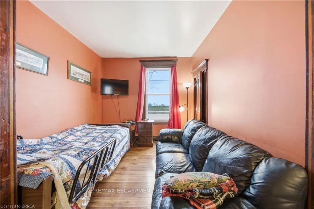 Photo 8 of 139 Willow Street, Brant, Paris — HOMEH