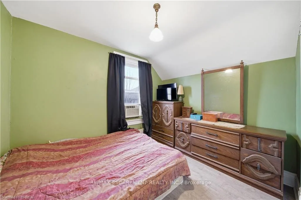 Photo 9 of 139 Willow Street, Brant, Paris — HOMEH