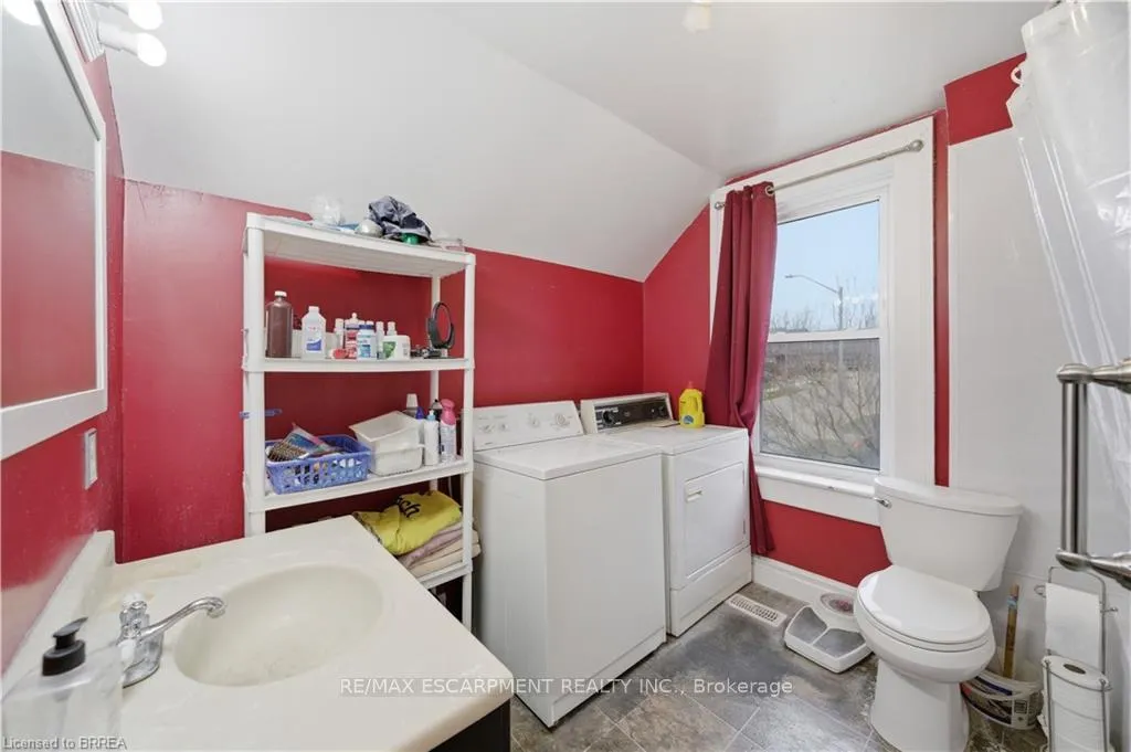 Photo 10 of 139 Willow Street, Brant, Paris — HOMEH