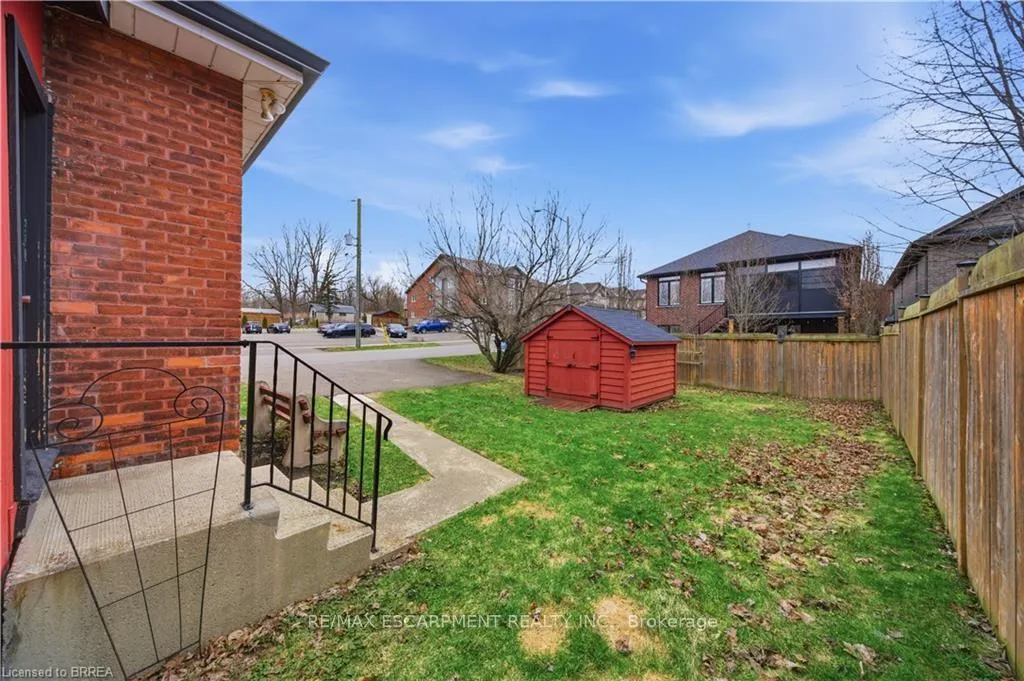 Photo 12 of 139 Willow Street, Brant, Paris — HOMEH