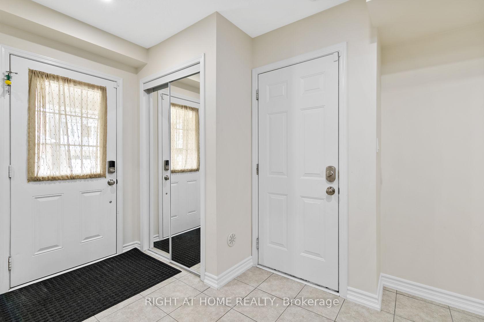 Photo 5 of 21 Appleby Street, Kitchener — HOMEH