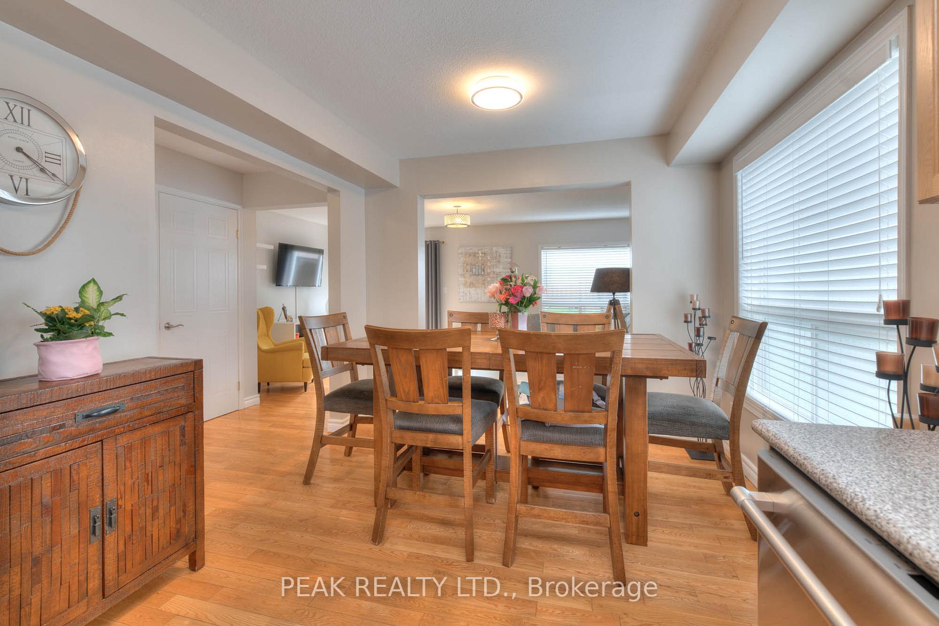 Photo 10 of 34 Reistview Street, Kitchener — HOMEH