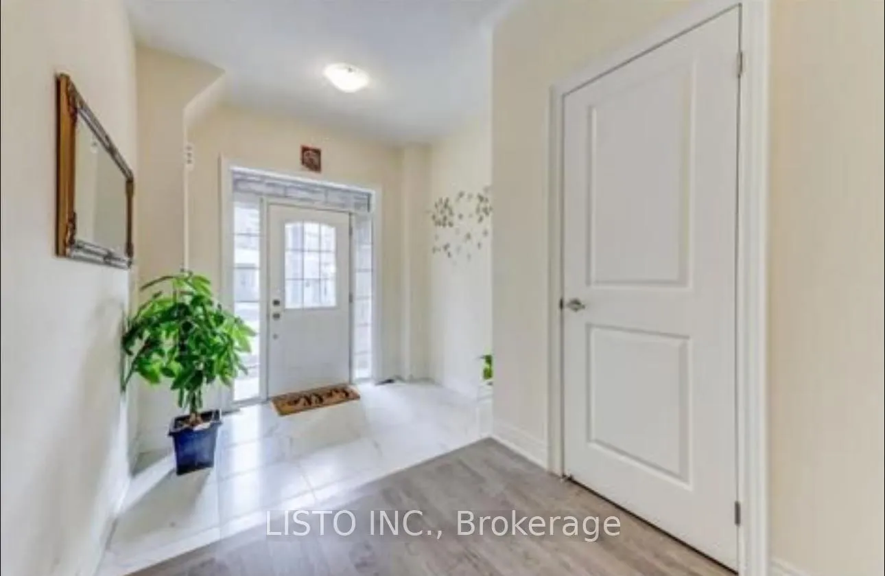 Photo 2 of 12 Thomas Hope Lane, Markham, Cedarwood — HOMEH